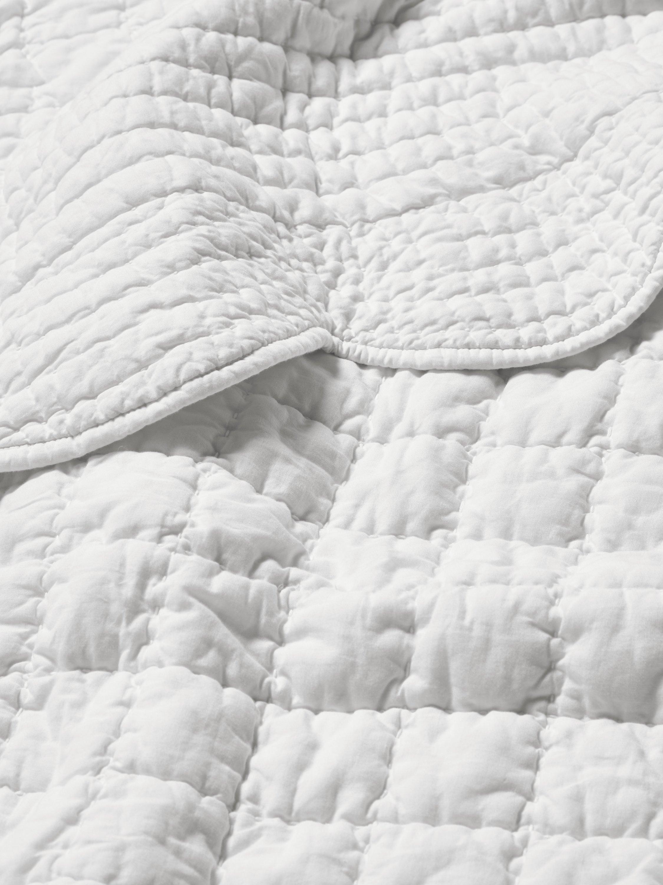 John Lewis scallop cotton quilt white king size, UK version