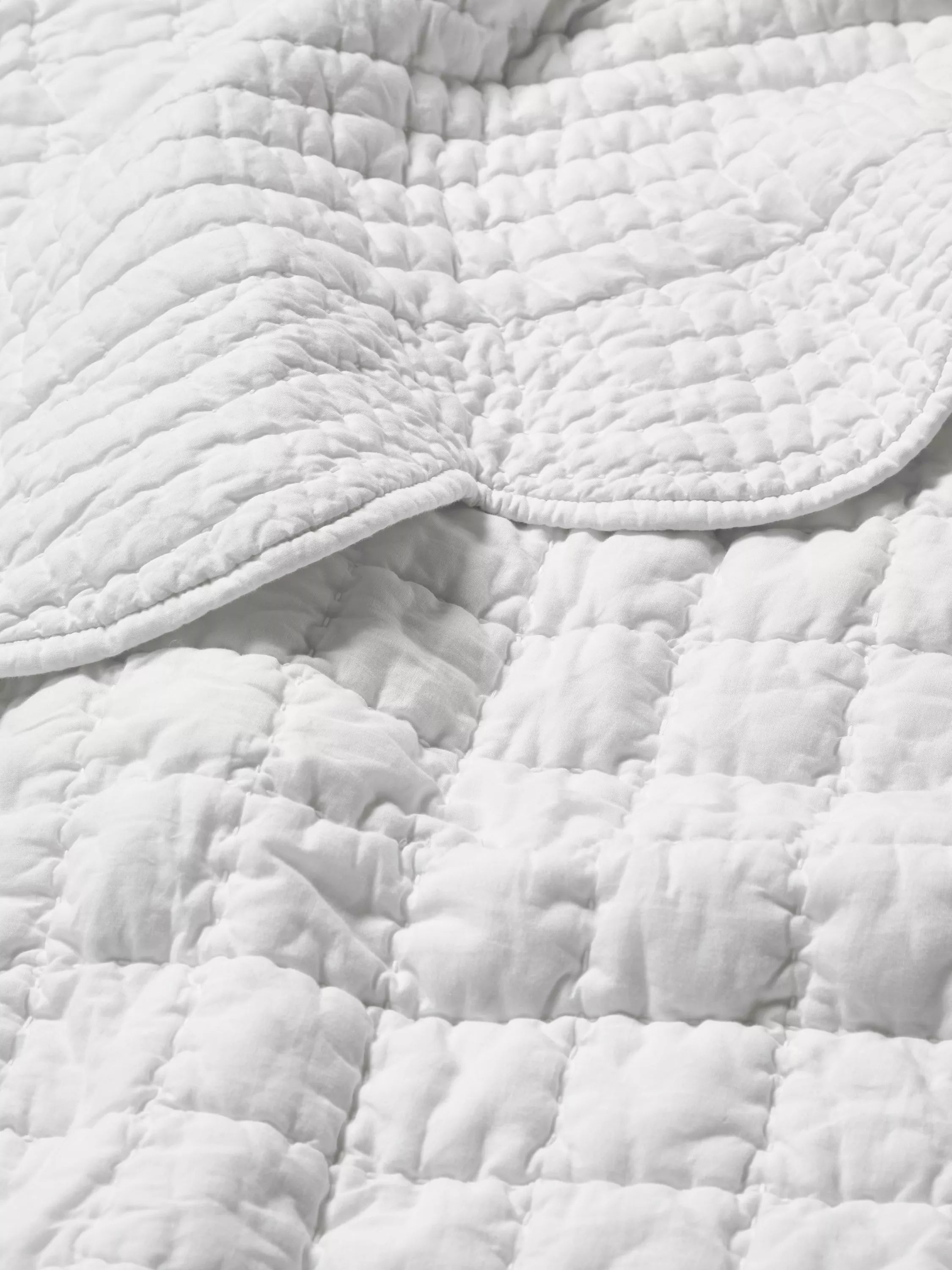 John Lewis scallop cotton quilt white king size, UK version