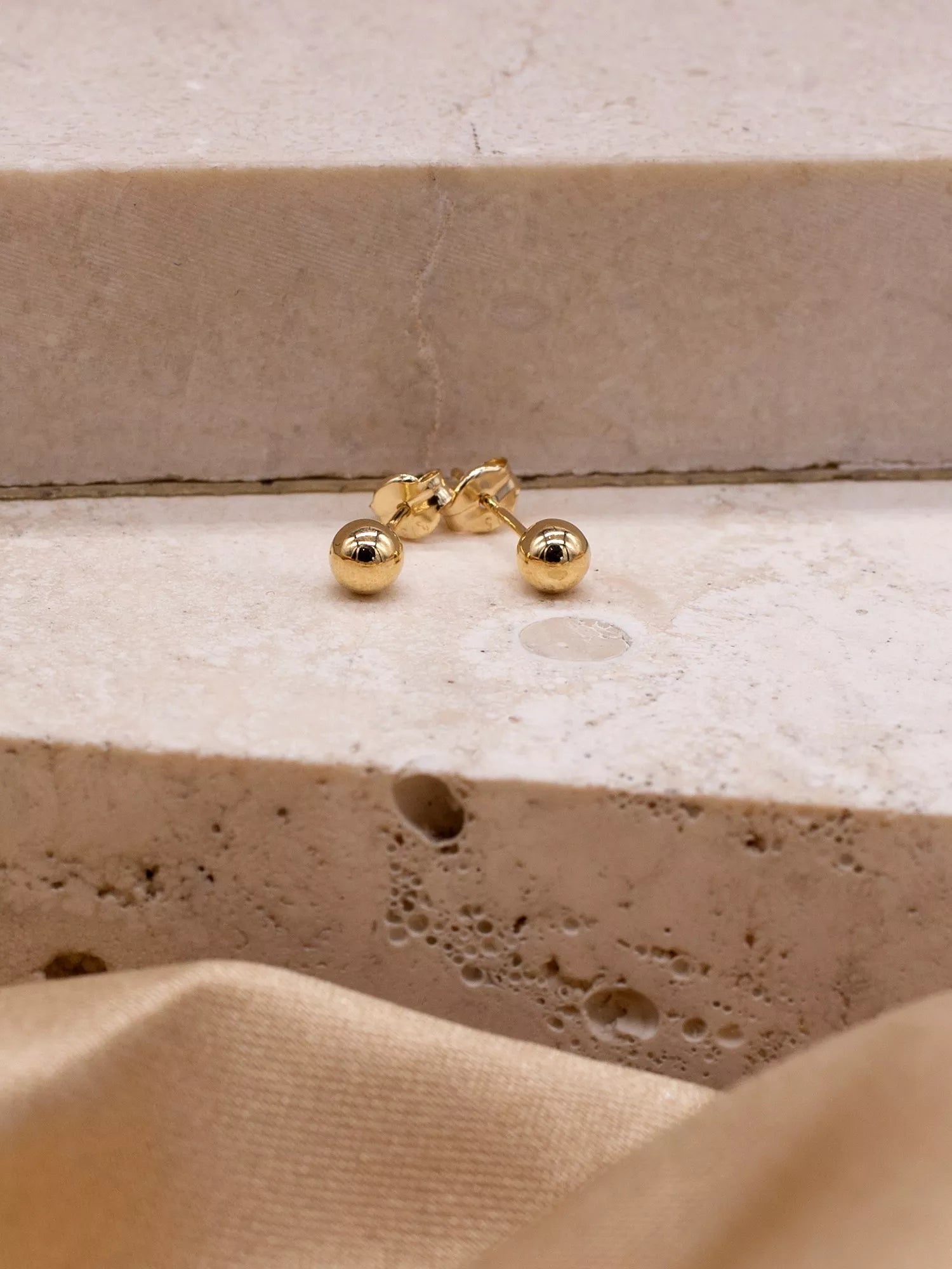 IBB gold stud earrings 18ct 4mm polished ball - British product