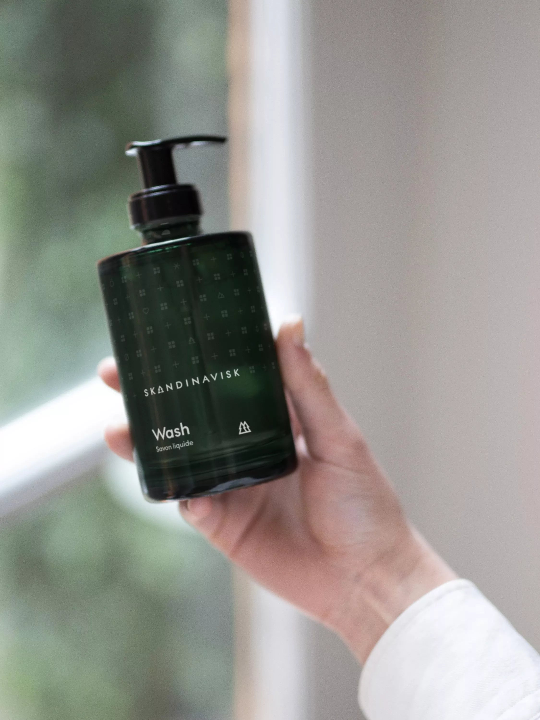 SKANDINAVISK Skog hand and body wash 200ml, imported from the UK