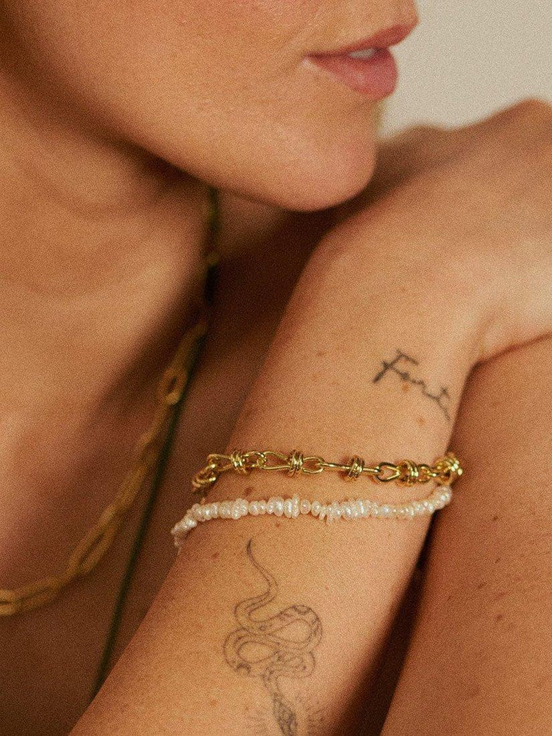 Daisy London gold knot chain bracelet 175mm, imported from the UK