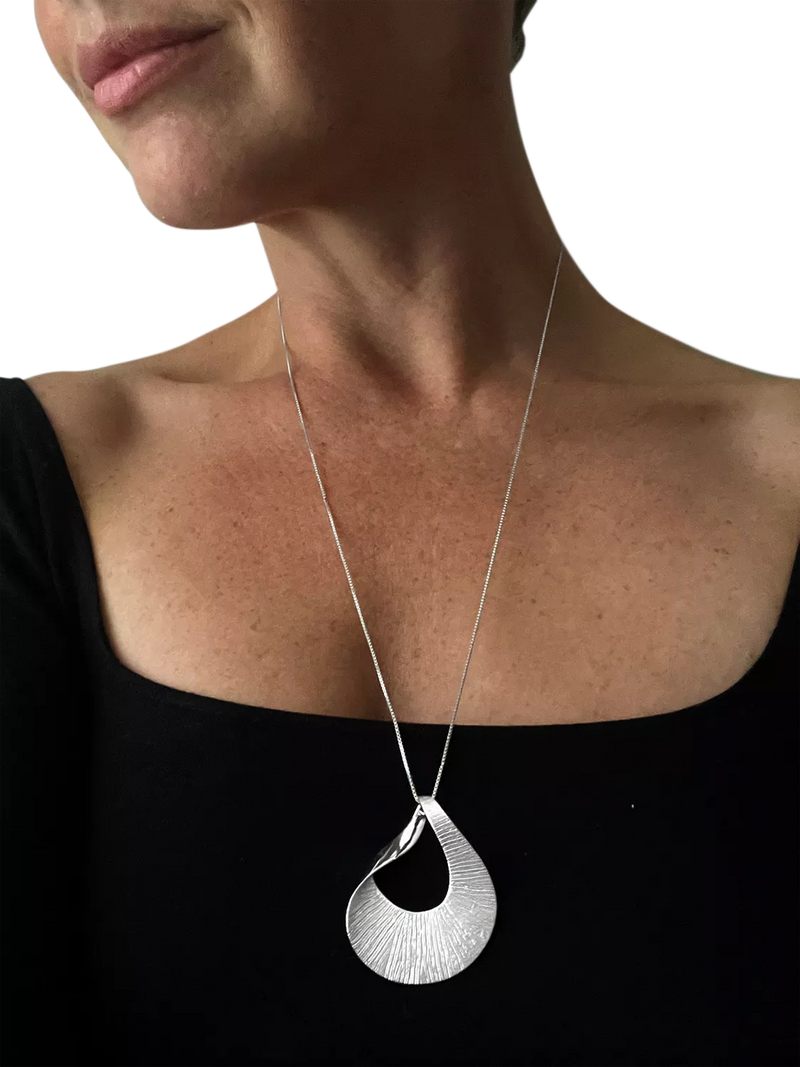 Nina B fluted curved pendant necklace silver (British brand)