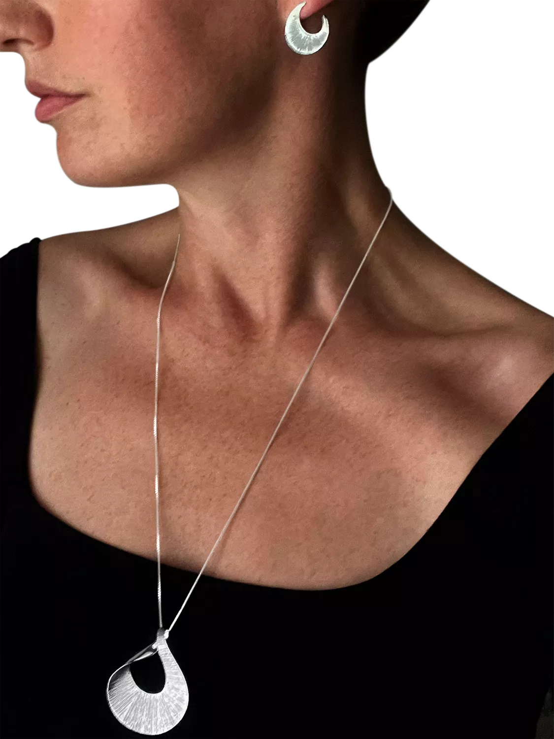 Nina B fluted curved pendant necklace silver (British brand)
