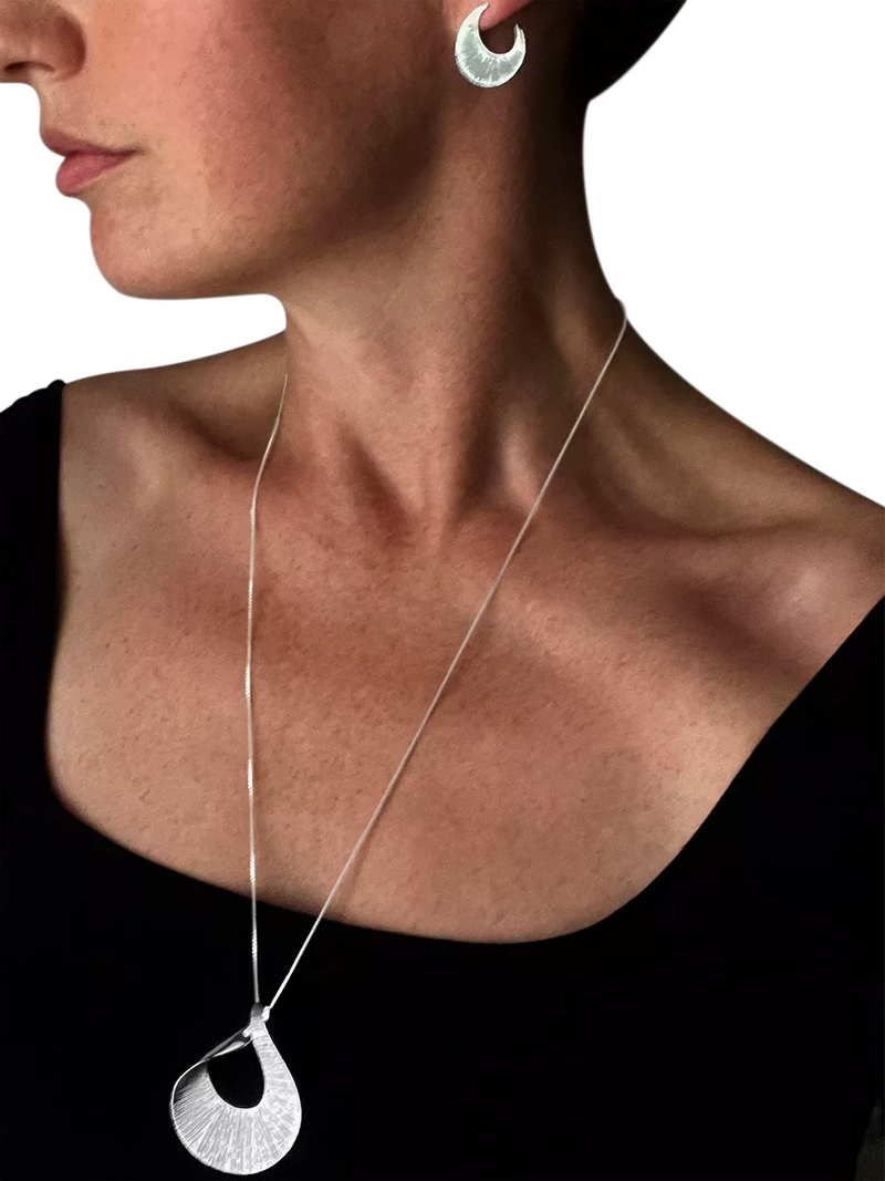 Nina B fluted curved pendant necklace silver (British brand)