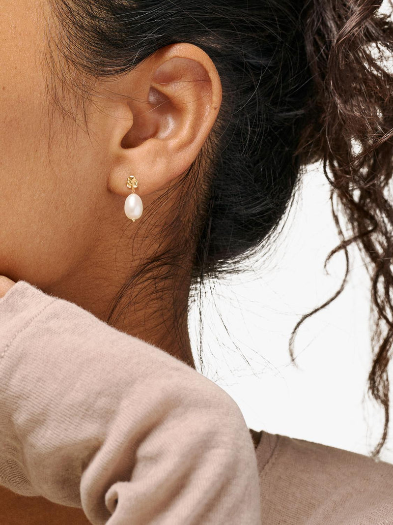 ENAMEL Copenhagen Poe Pearl Stud Earrings 14x6mm - British product