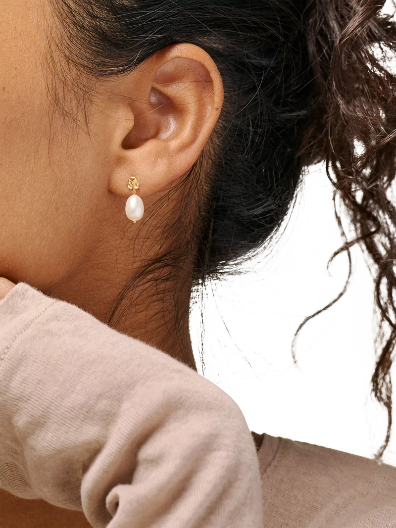 ENAMEL Copenhagen Poe Pearl Stud Earrings 14x6mm - British product