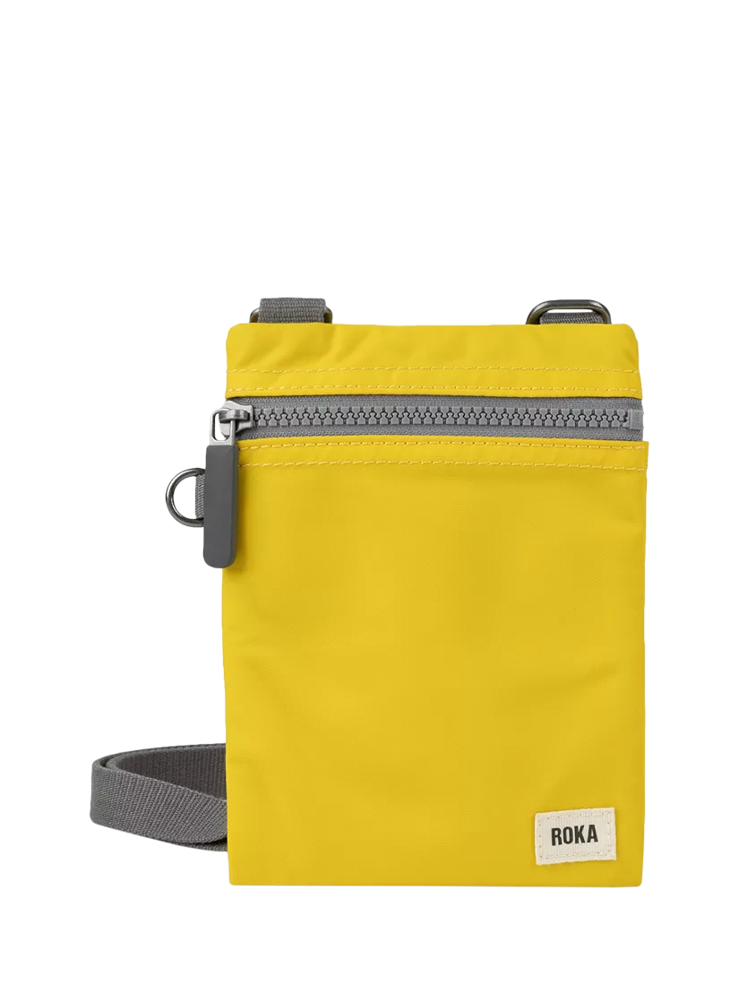 ROKA London Chelsea Umhängetasche aus recyceltem Nylon