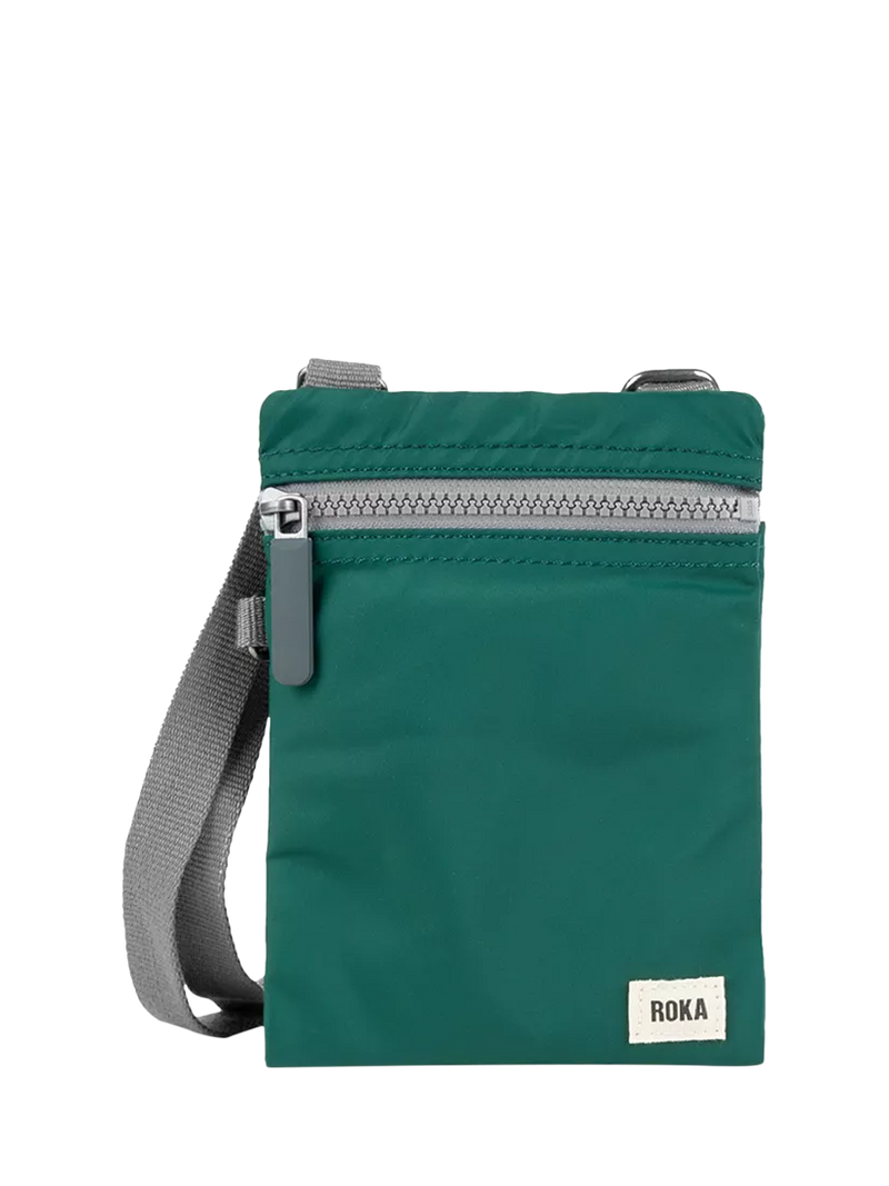 ROKA London Chelsea Umhängetasche aus recyceltem Nylon