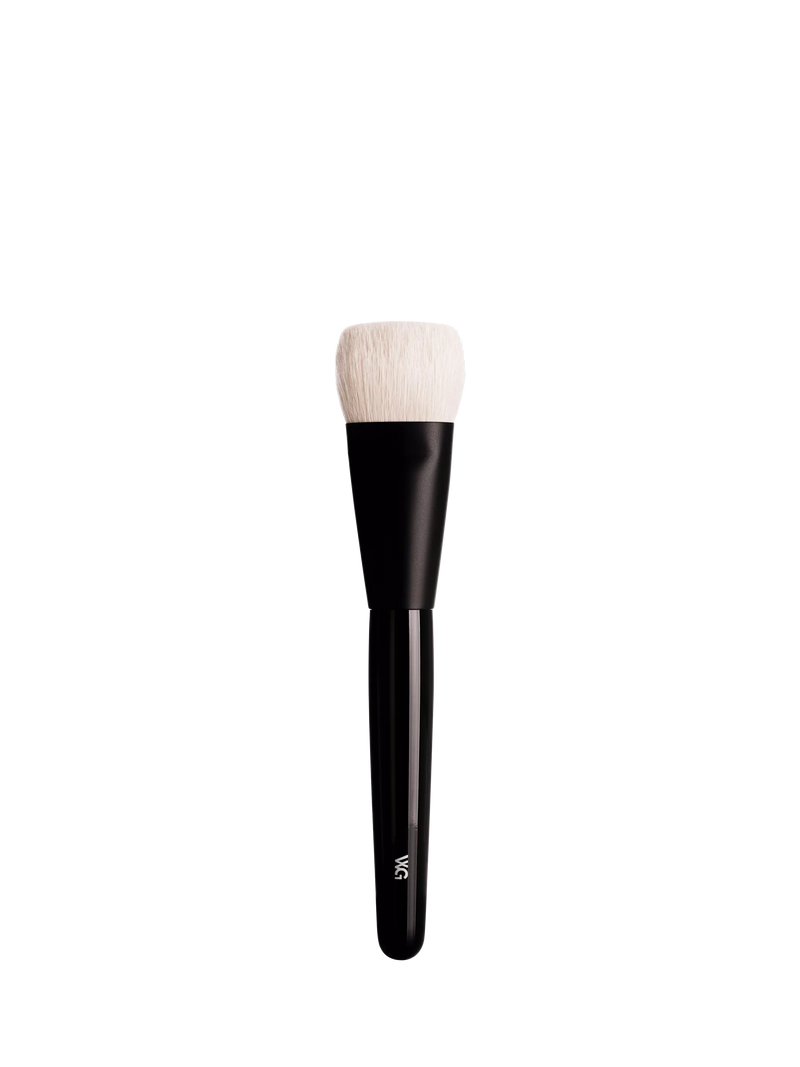Wayne Goss F4 foundation brush with natural goat hair bristles (British brand)