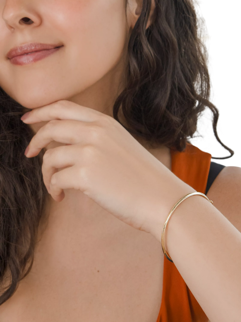 IBB 9ct gold patterned edge bangle - British product