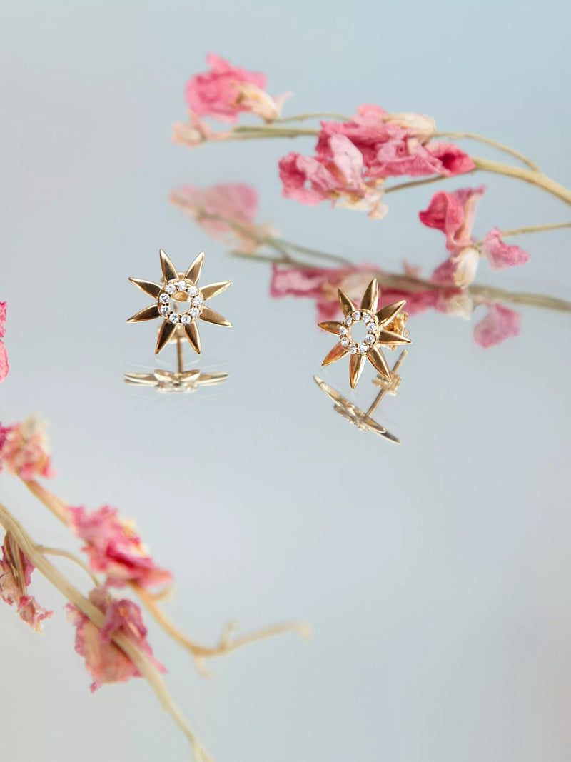 IBB 9ct gold cubic zirconia flower stud earrings, UK version