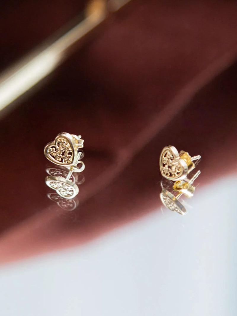 IBB 18ct gold flower heart stud earrings, imported from the UK