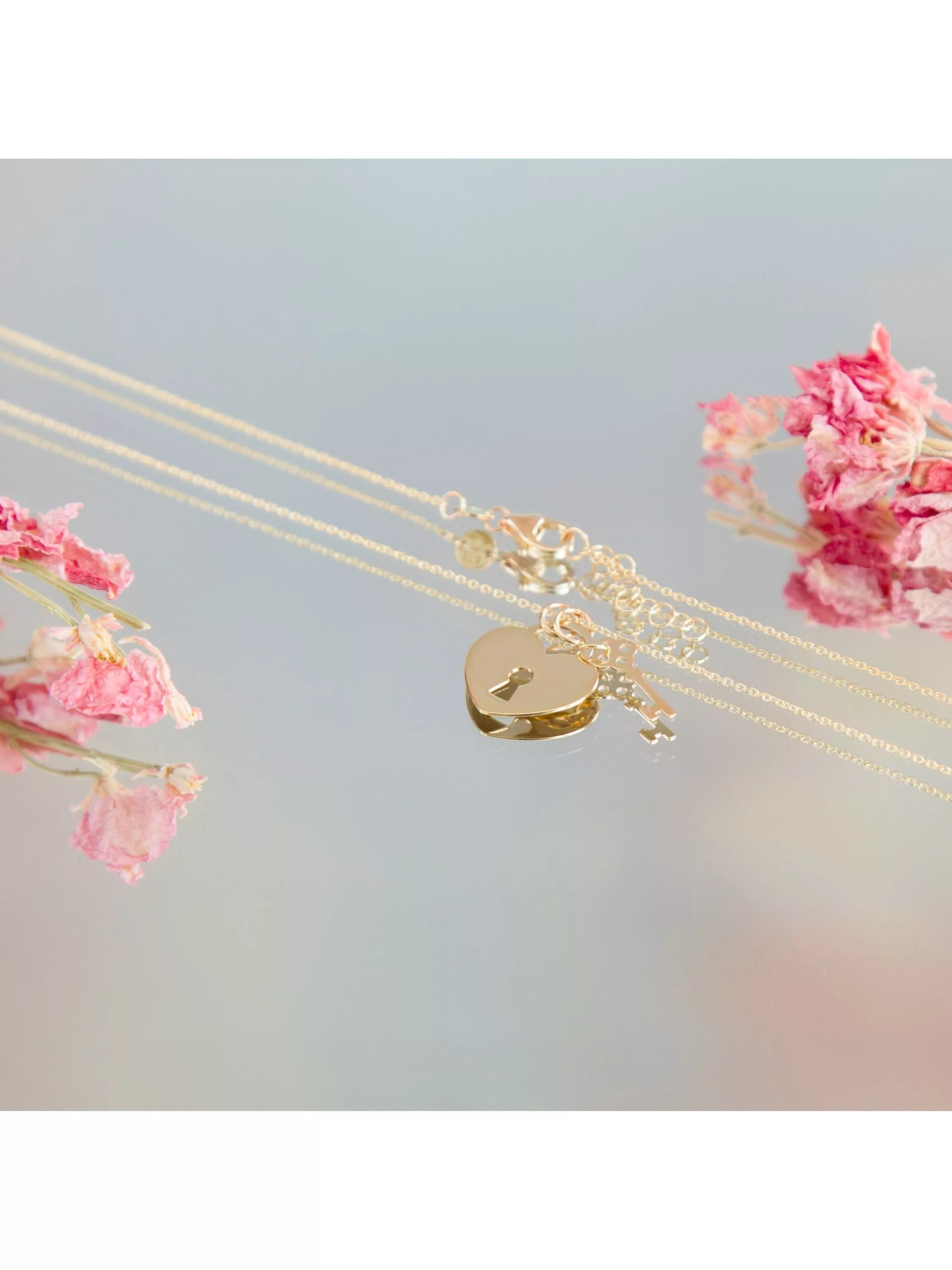 IBB 9ct gold heart padlock and key pendant necklace, imported from the UK