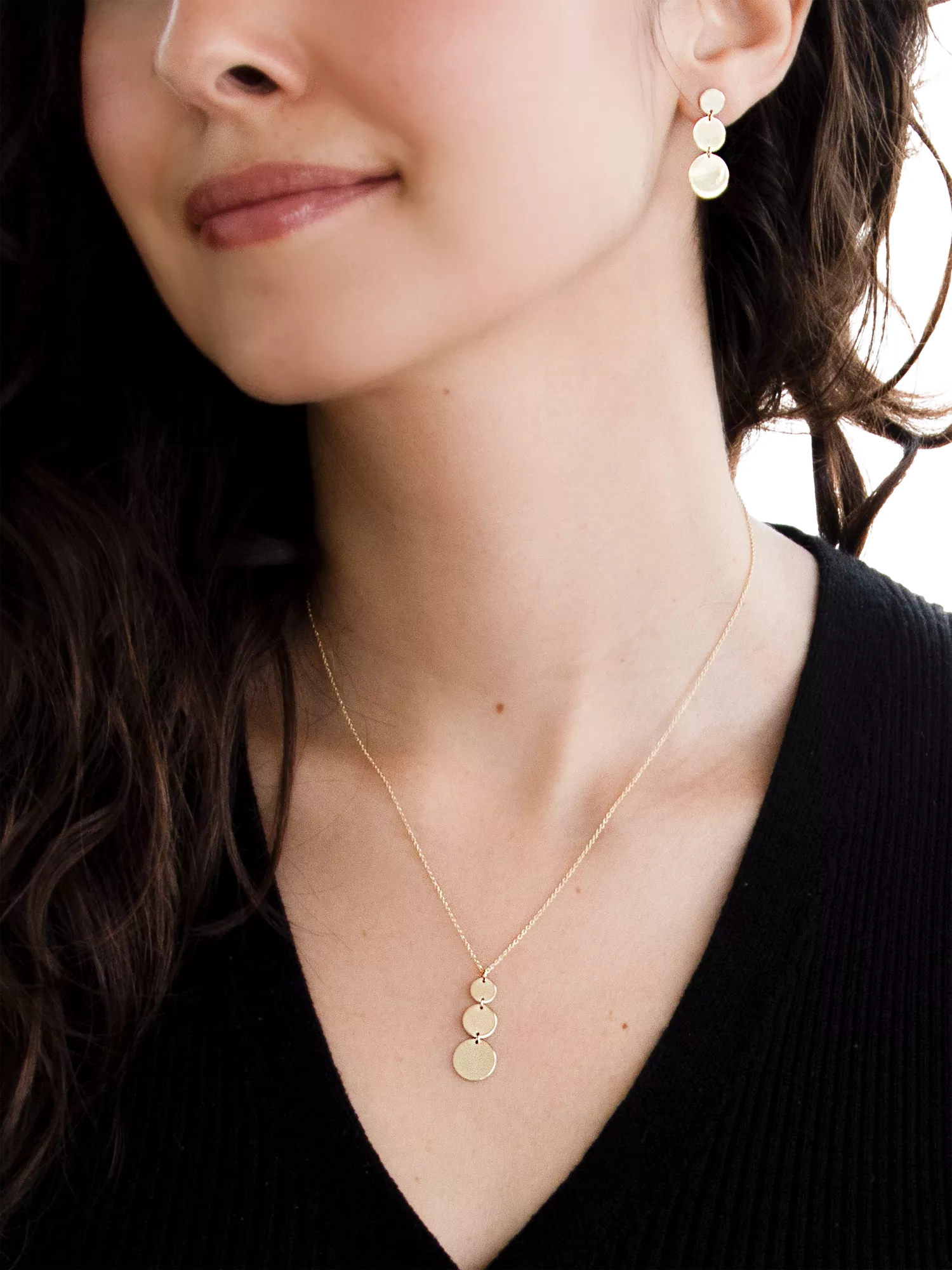 IBB 9ct gold triple disc pendant necklace, imported from the UK
