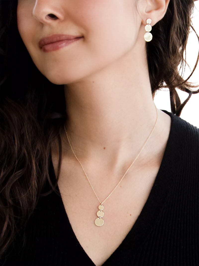 IBB 9ct gold triple disc pendant necklace, imported from the UK