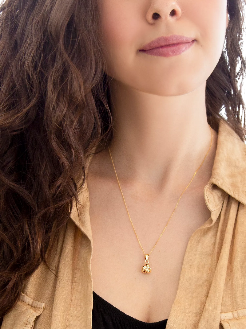 IBB 18ct gold triple knot pendant necklace (British brand)