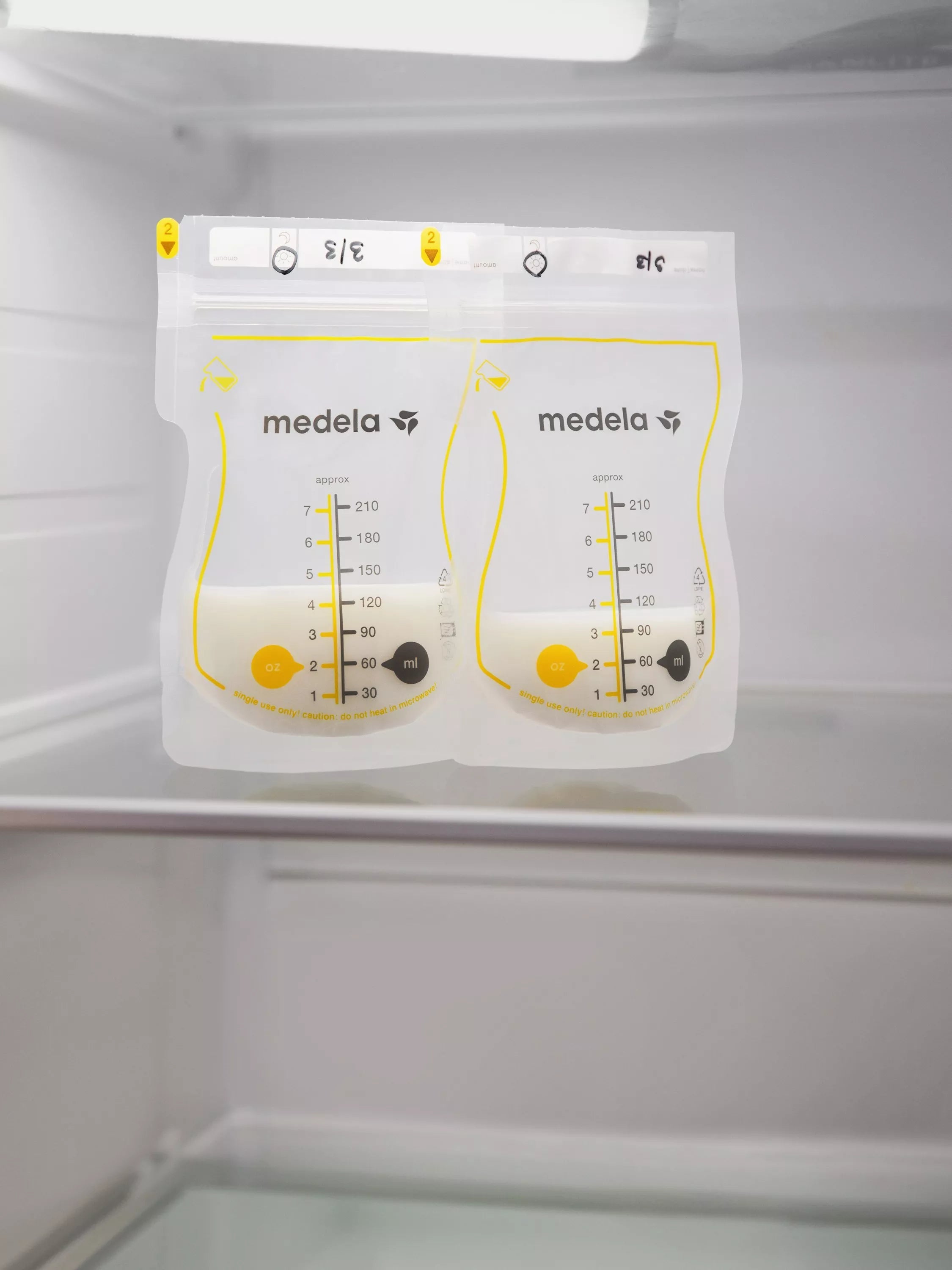 Medela easy pour breastmilk storage bags, pack of 50, imported from the UK