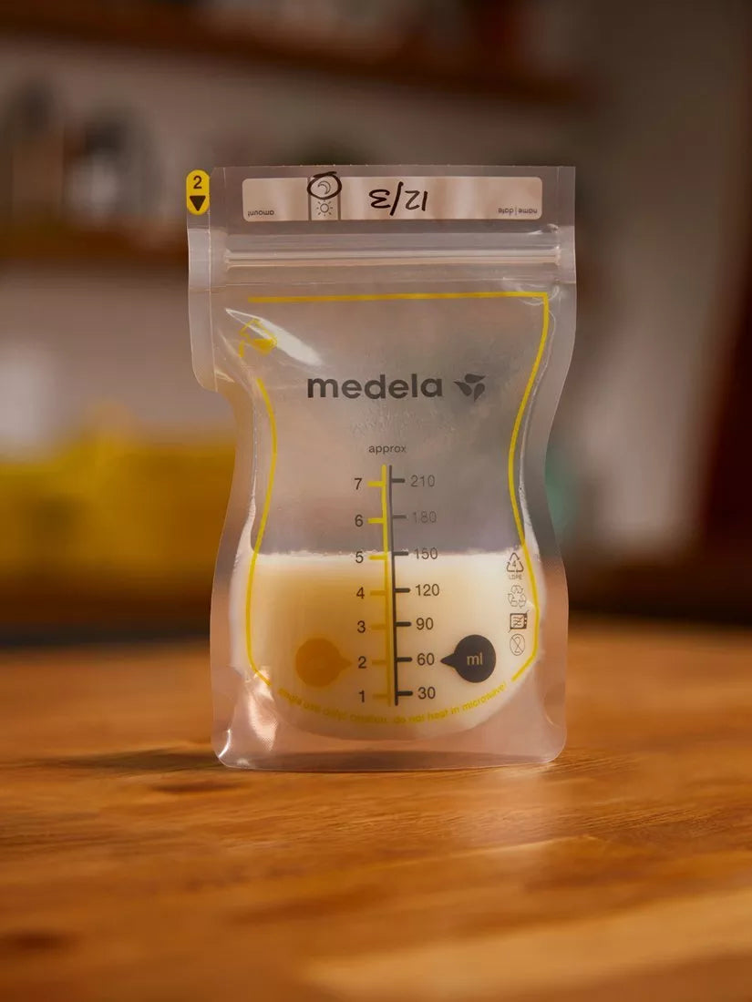 Medela easy pour breastmilk storage bags, pack of 50, imported from the UK