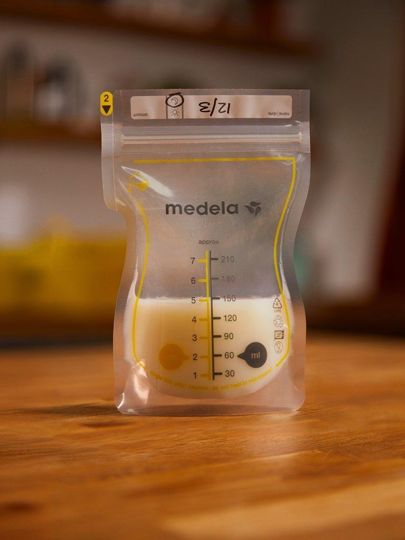 Medela easy pour breastmilk storage bags, pack of 50, imported from the UK