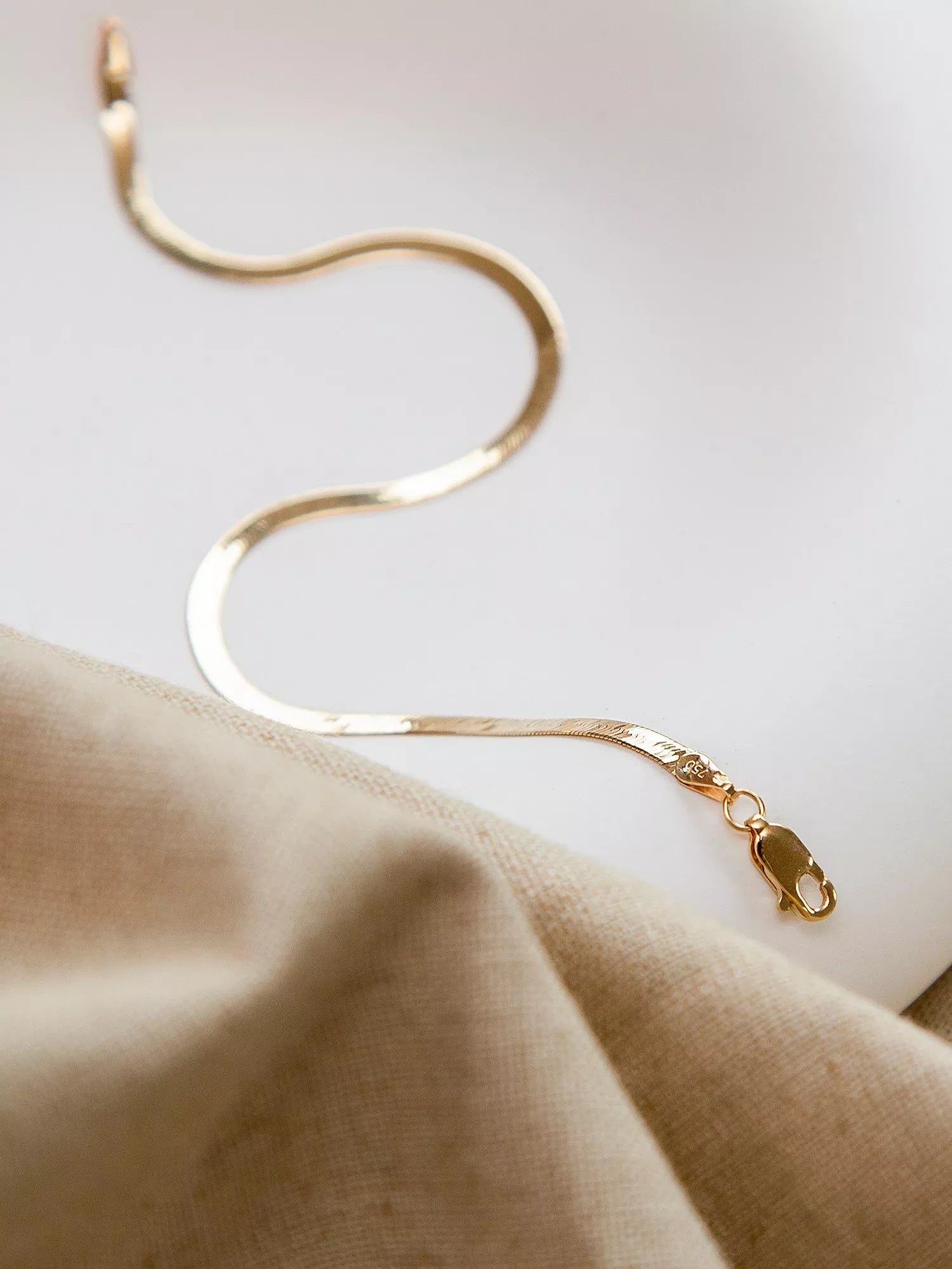 IBB 18ct gold herringbone chain bracelet - British product