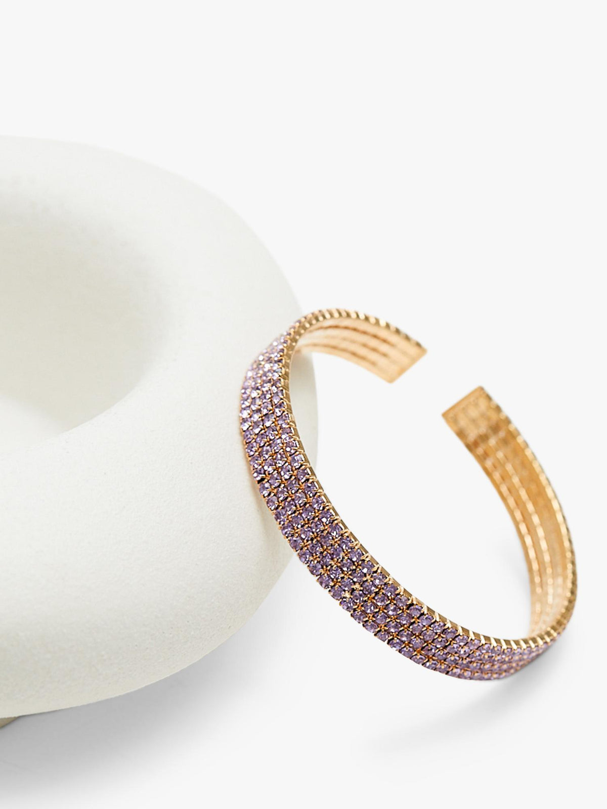 Goldener Armreif mit 4 Reihen Amethyst und Diamanten