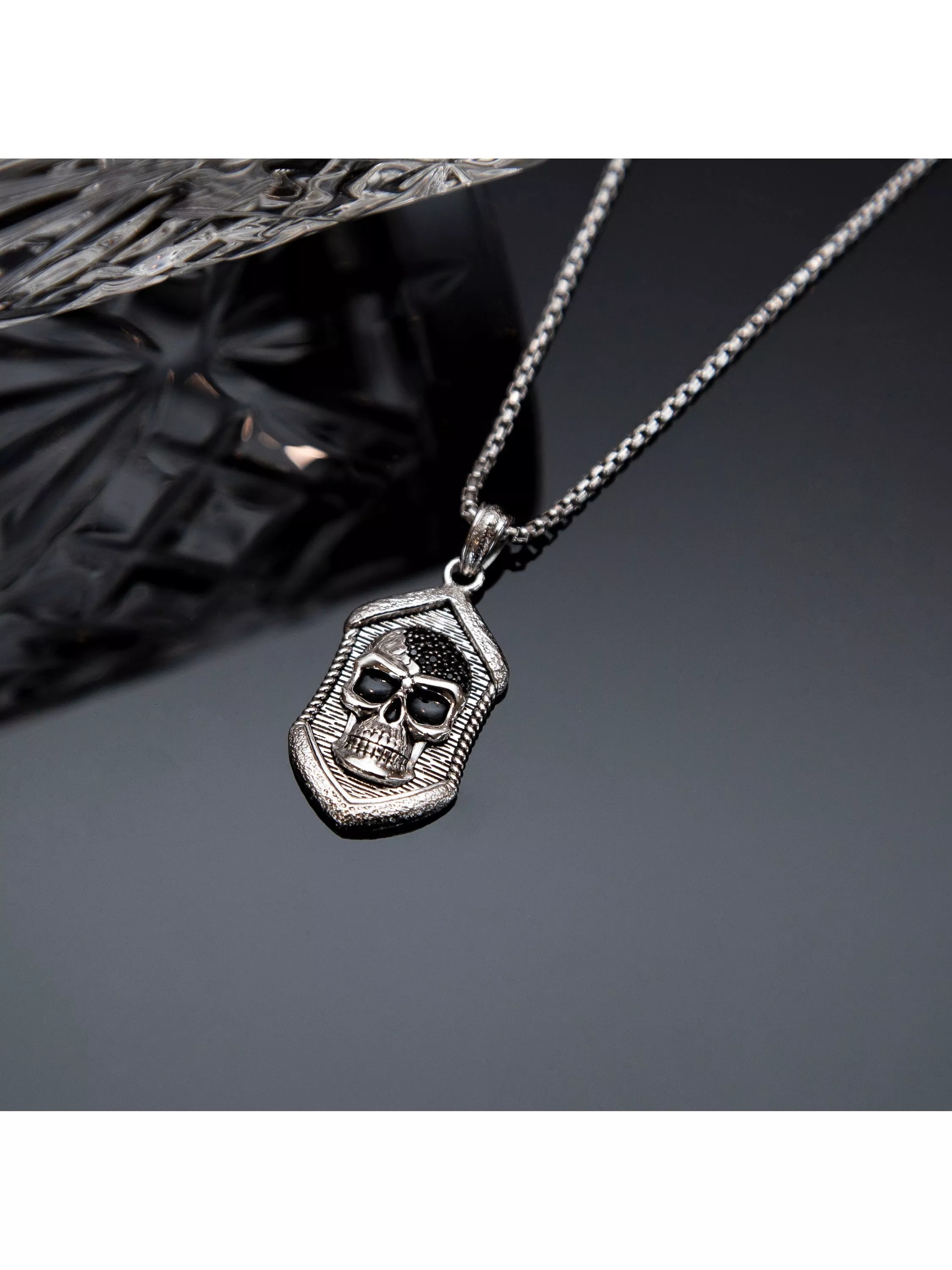 Hoxton London skull pendant necklace silver 56cm chain, imported from the UK