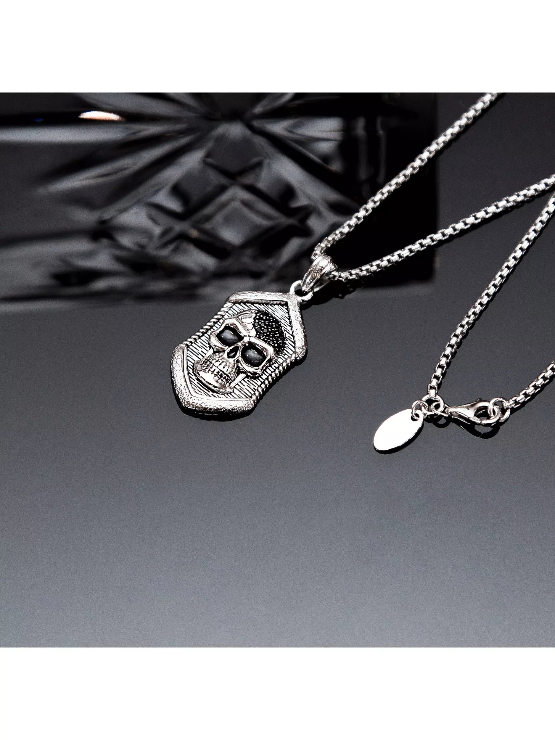 Hoxton London skull pendant necklace silver 56cm chain, imported from the UK