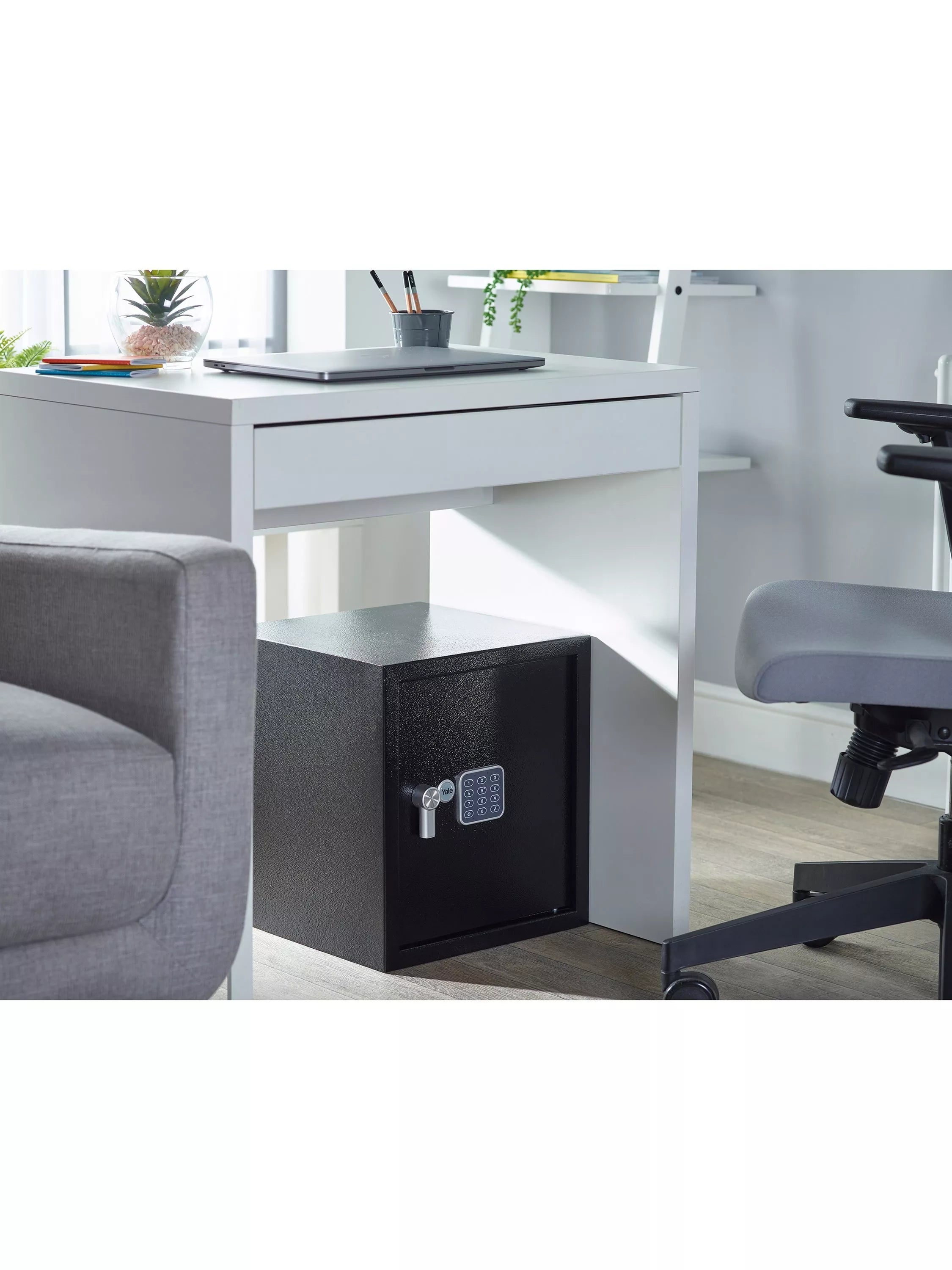 Yale Value Home Safe large steel construction (British brand)