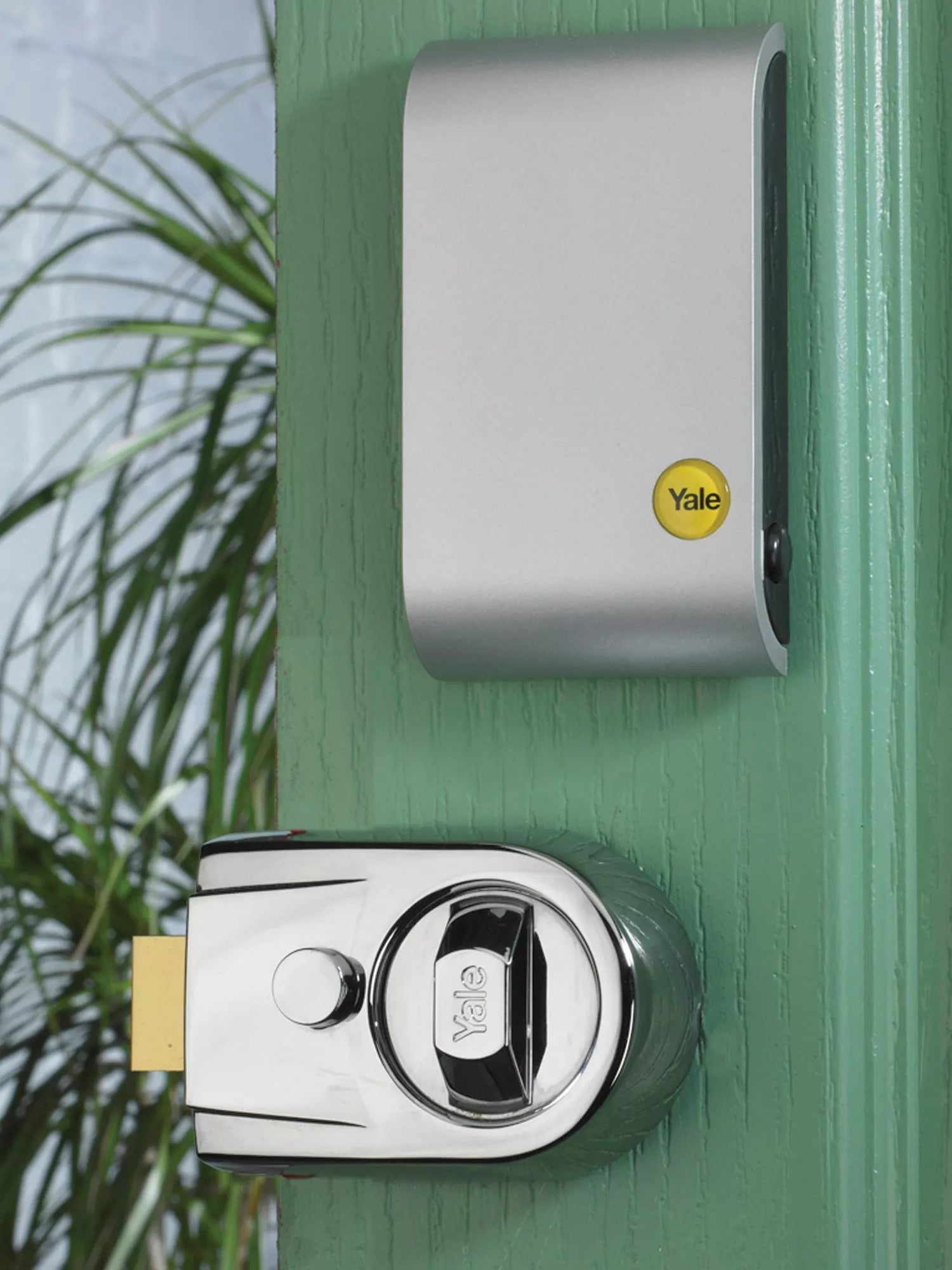 Yale smart keyless lock Chrome, UK version