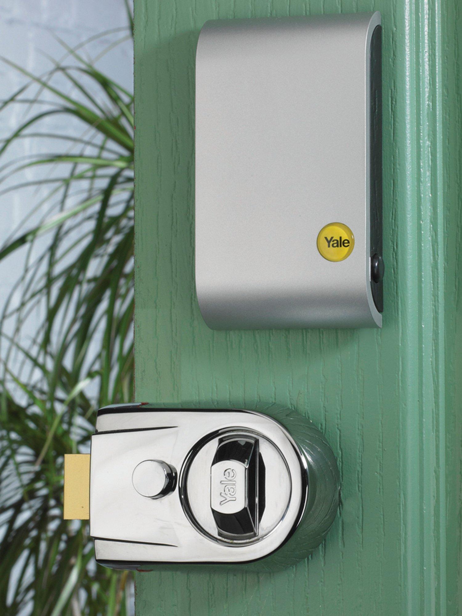Yale smart keyless lock Chrome, UK version