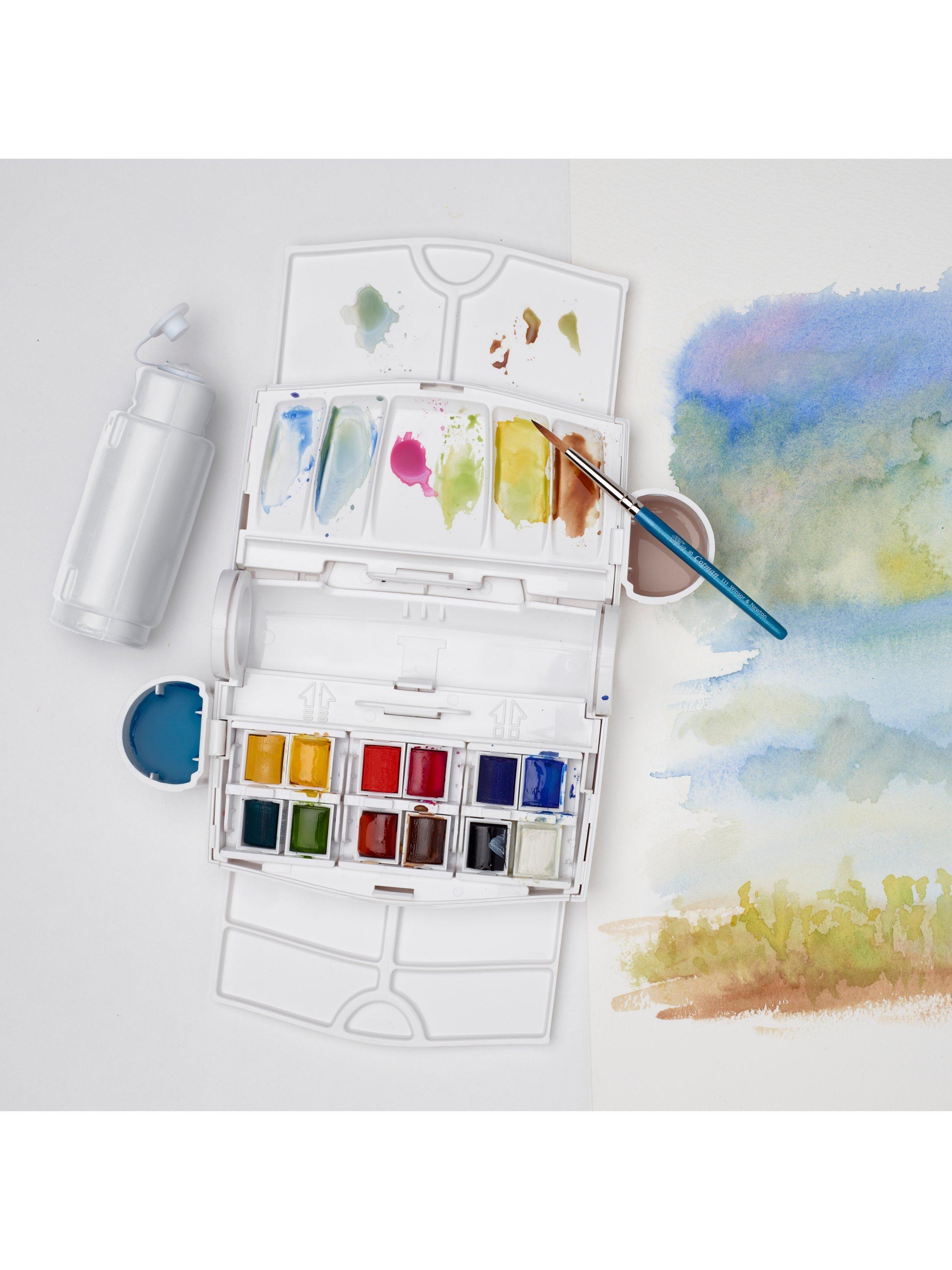 Winsor & Newton travel watercolour paint set with 12 half pans and accessories (British brand)
