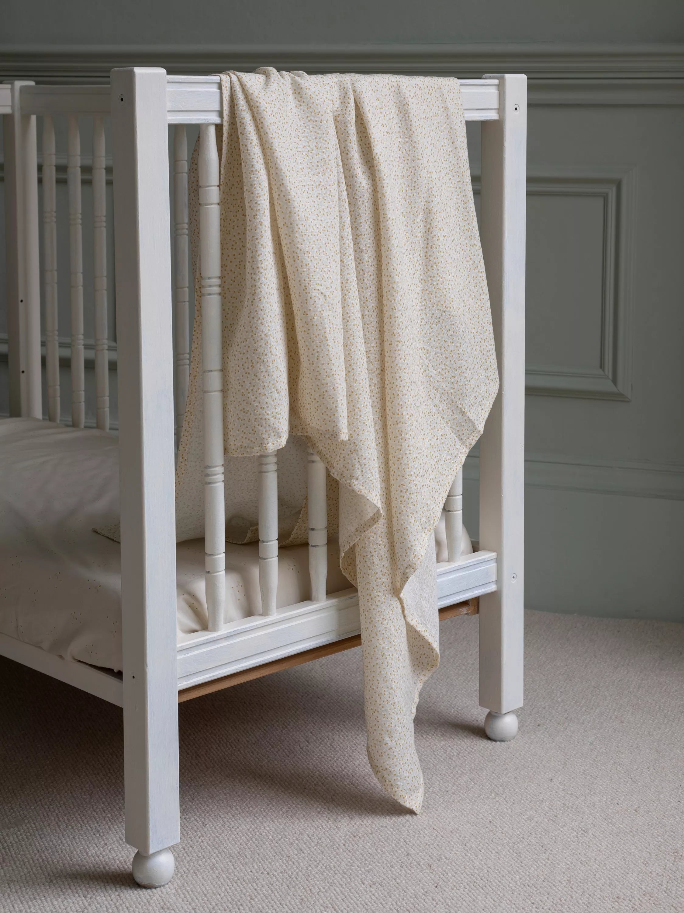 Avery Row muslin swaddle 120x120cm, UK version