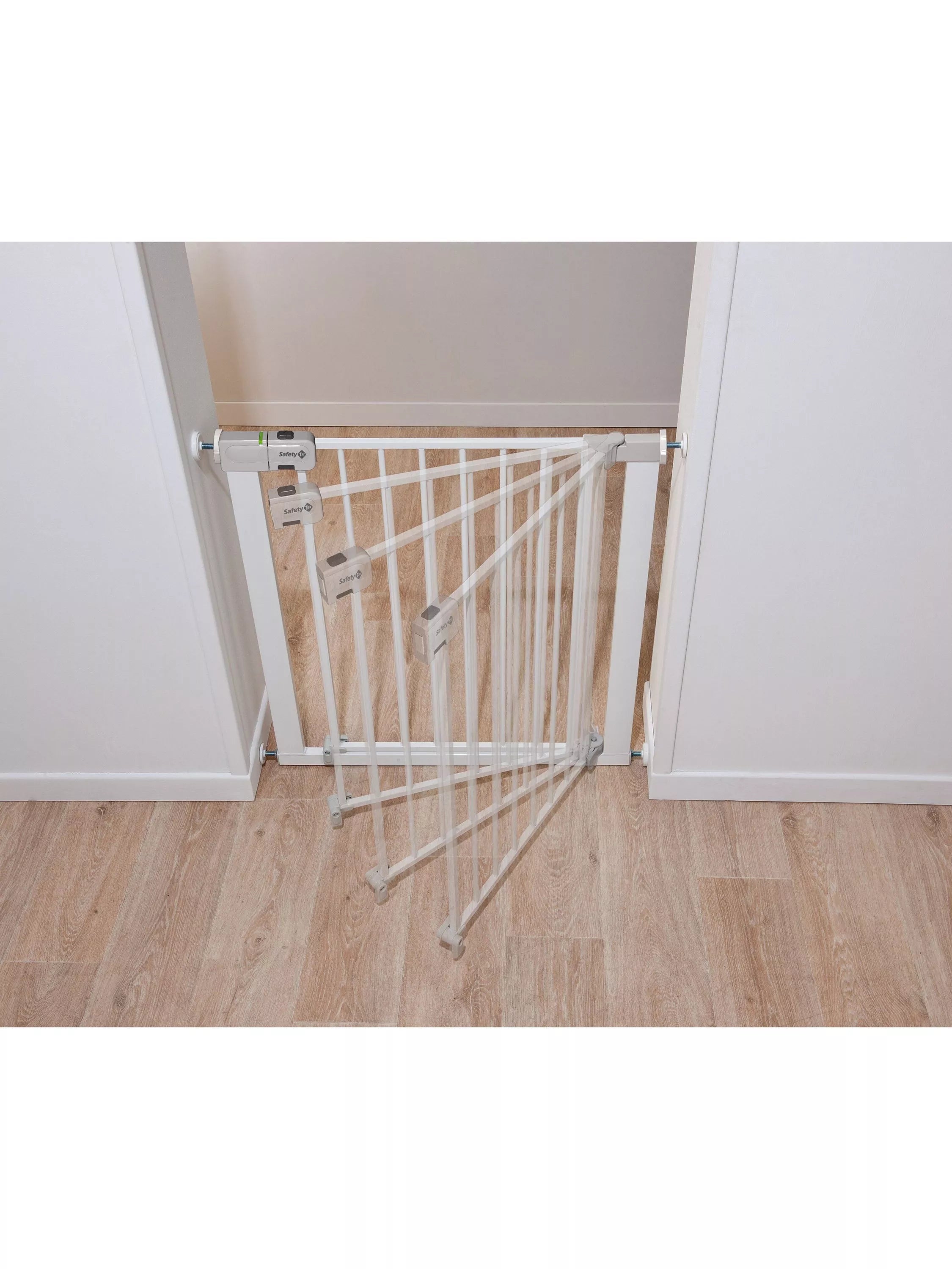 Safety 1st SecurTech Auto-Close Metal Gate White, UK version