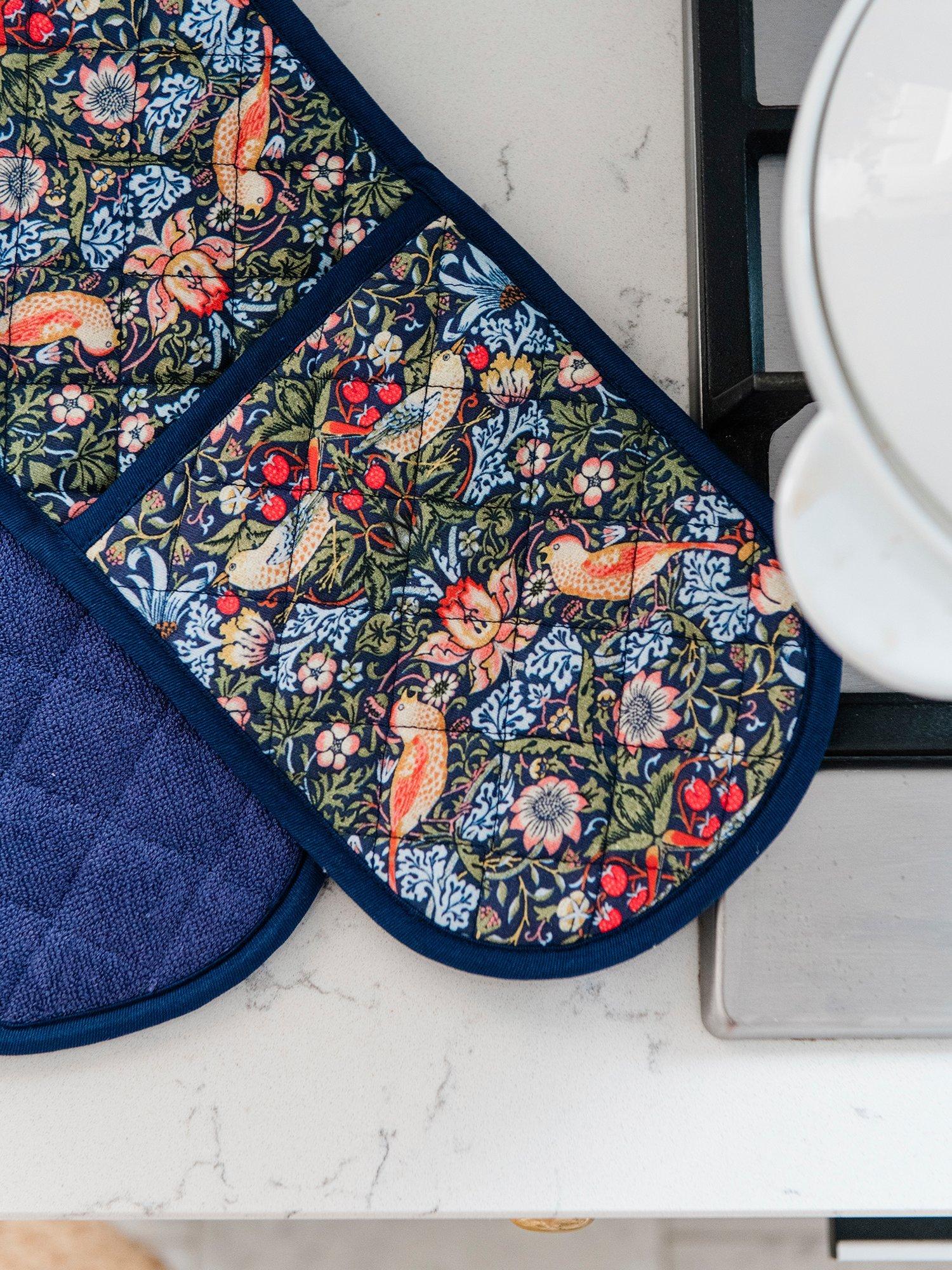 William Morris Strawberry Thief oven gloves organic cotton - British product