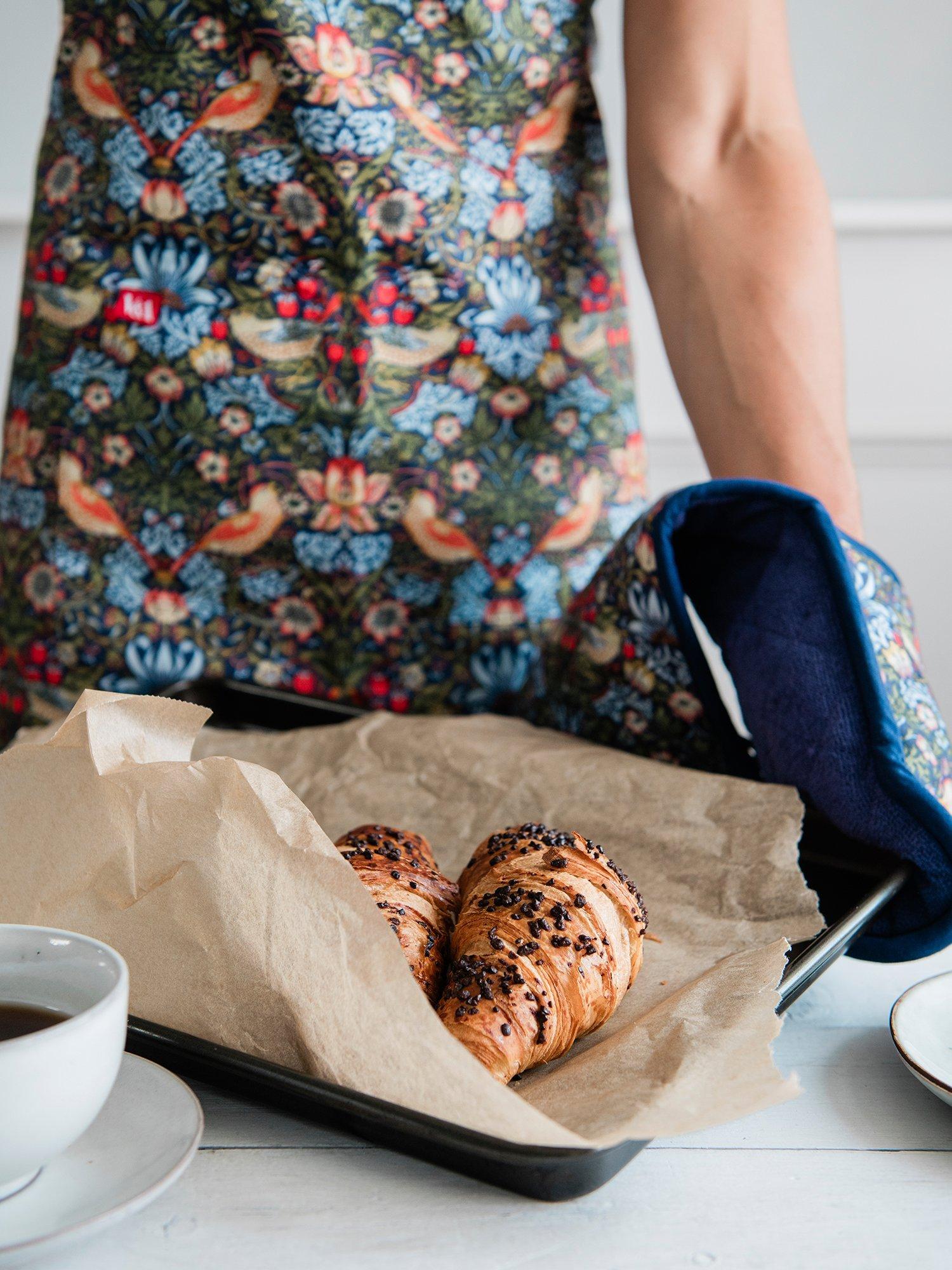 William Morris Strawberry Thief oven gloves organic cotton - British product