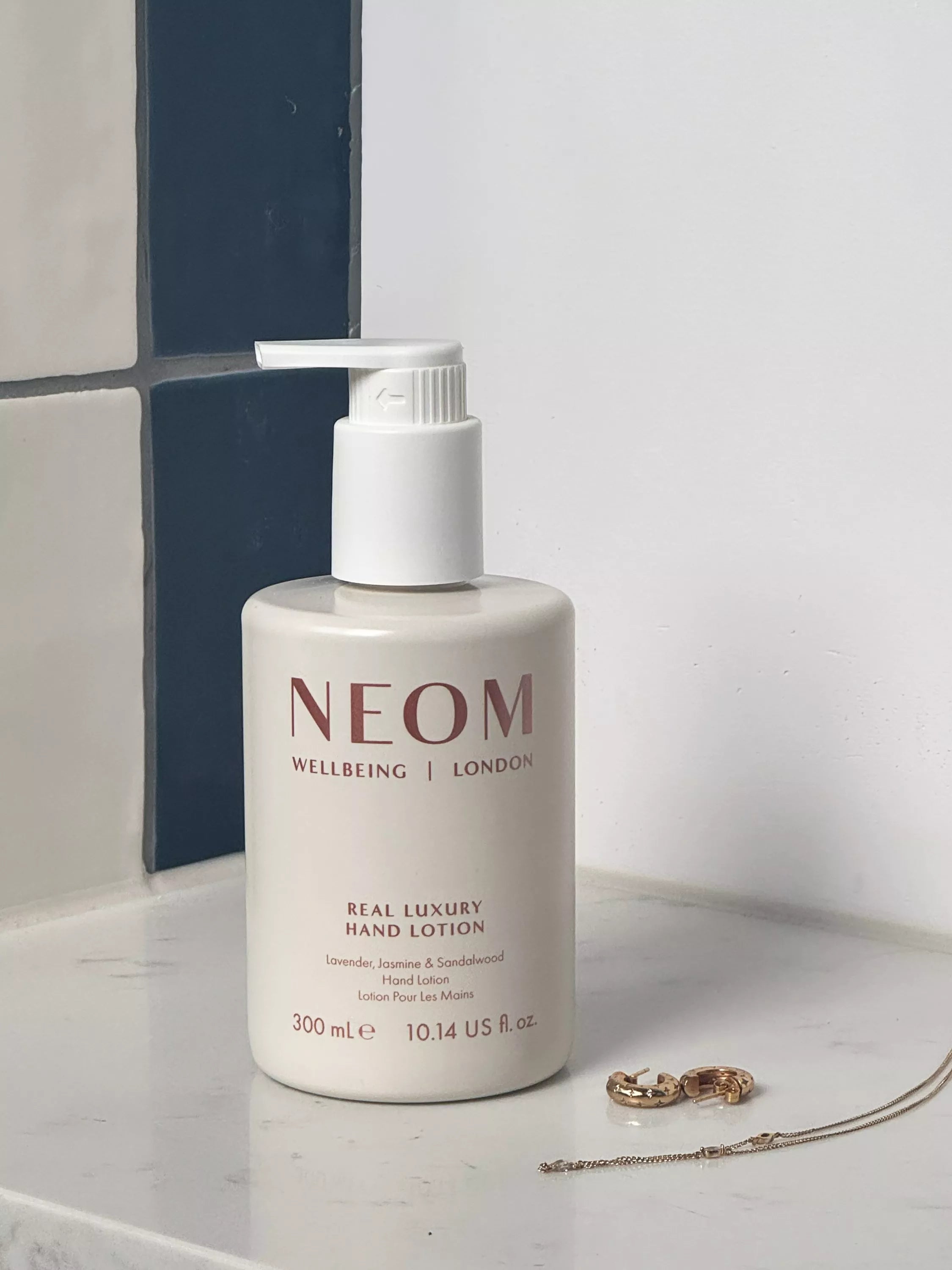 NEOM Wellbeing London Real Luxury Hand Lotion 300ml, UK version
