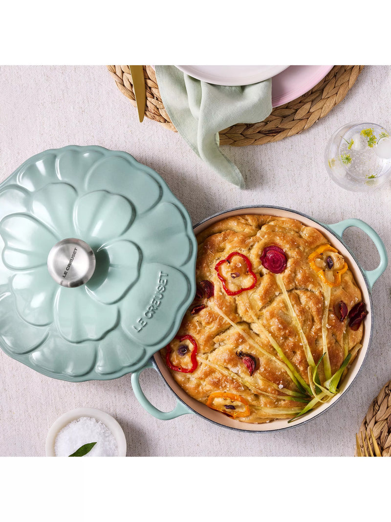 Le Creuset cast iron shallow casserole petal signature 26cm, UK version