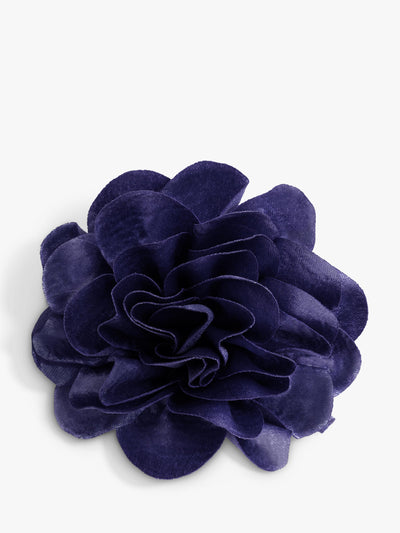 Blomsterbrosje med tidløst design