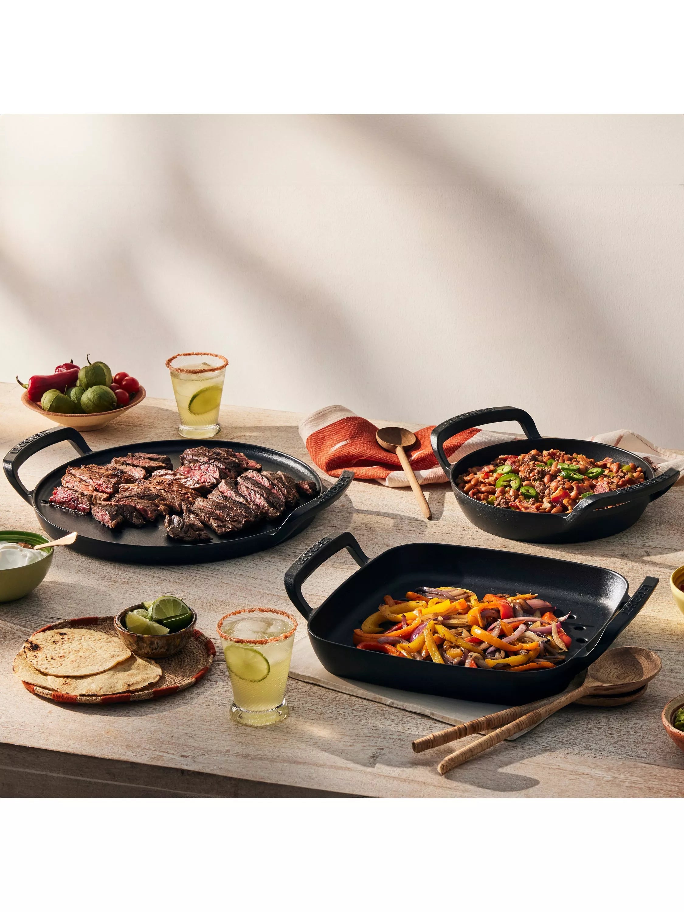 Le Creuset cast iron pizza pan outdoor 35cm, UK version
