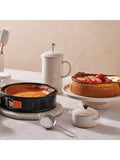 Le Creuset cake stand meringue 30cm, imported from the UK