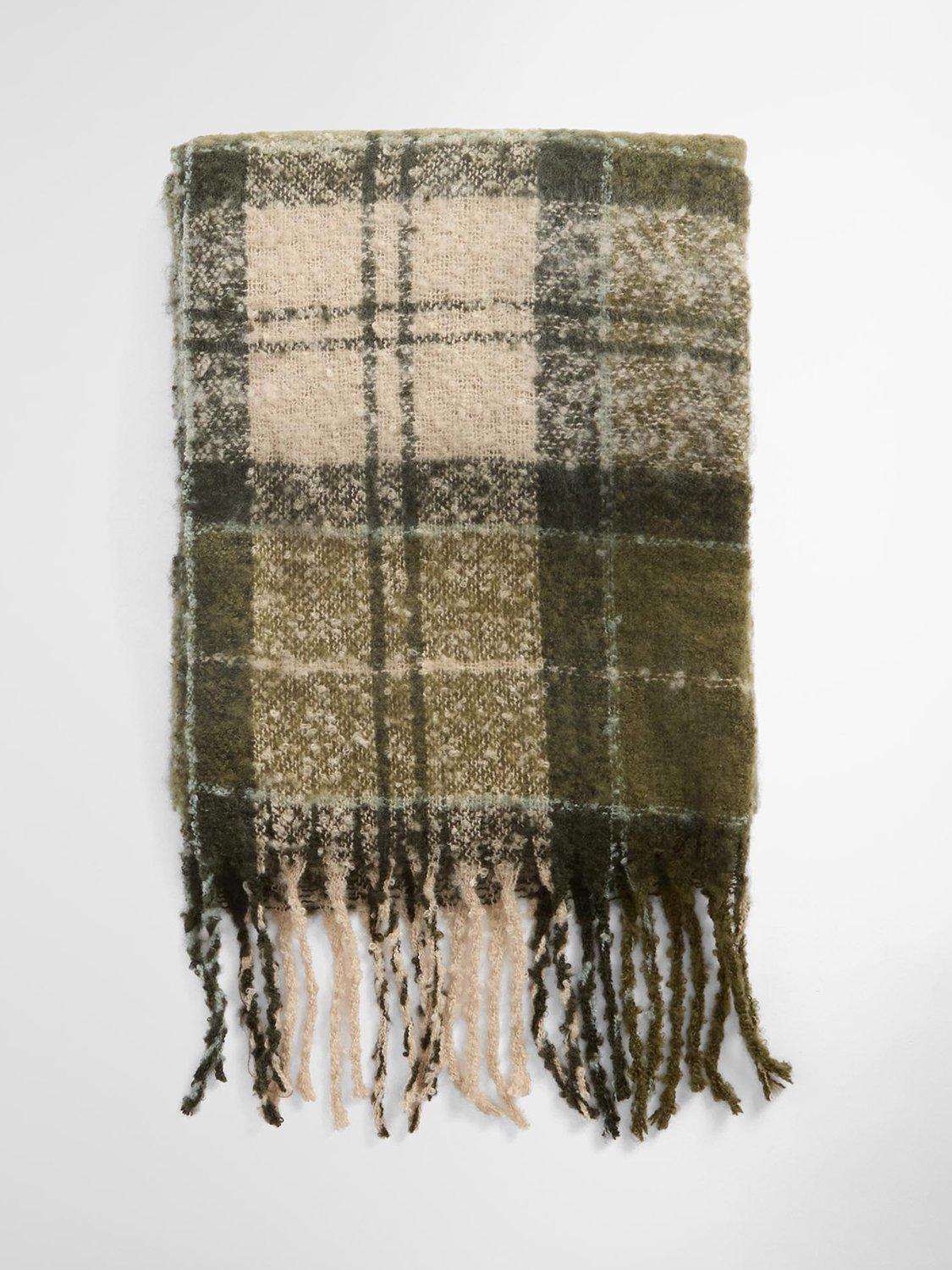 Barbour Saltburn beanie and scarf gift set, imported from the UK