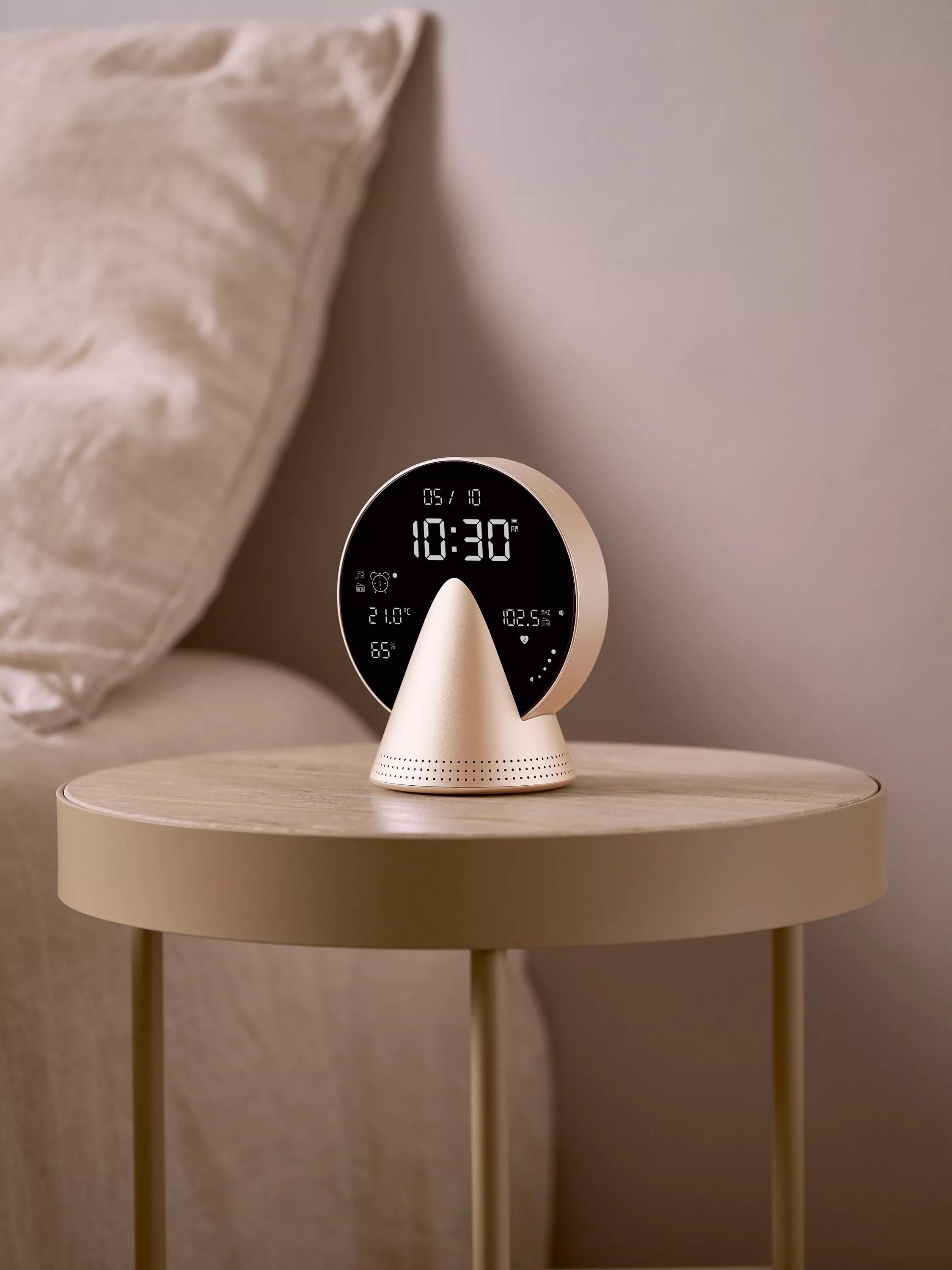 Lexon Conic digital alarm clock with FM radio and Bluetooth speaker - British product