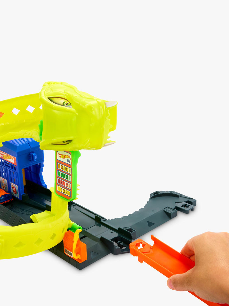 Hot Wheels Snake Spiral Attack playset petrol station - British product
