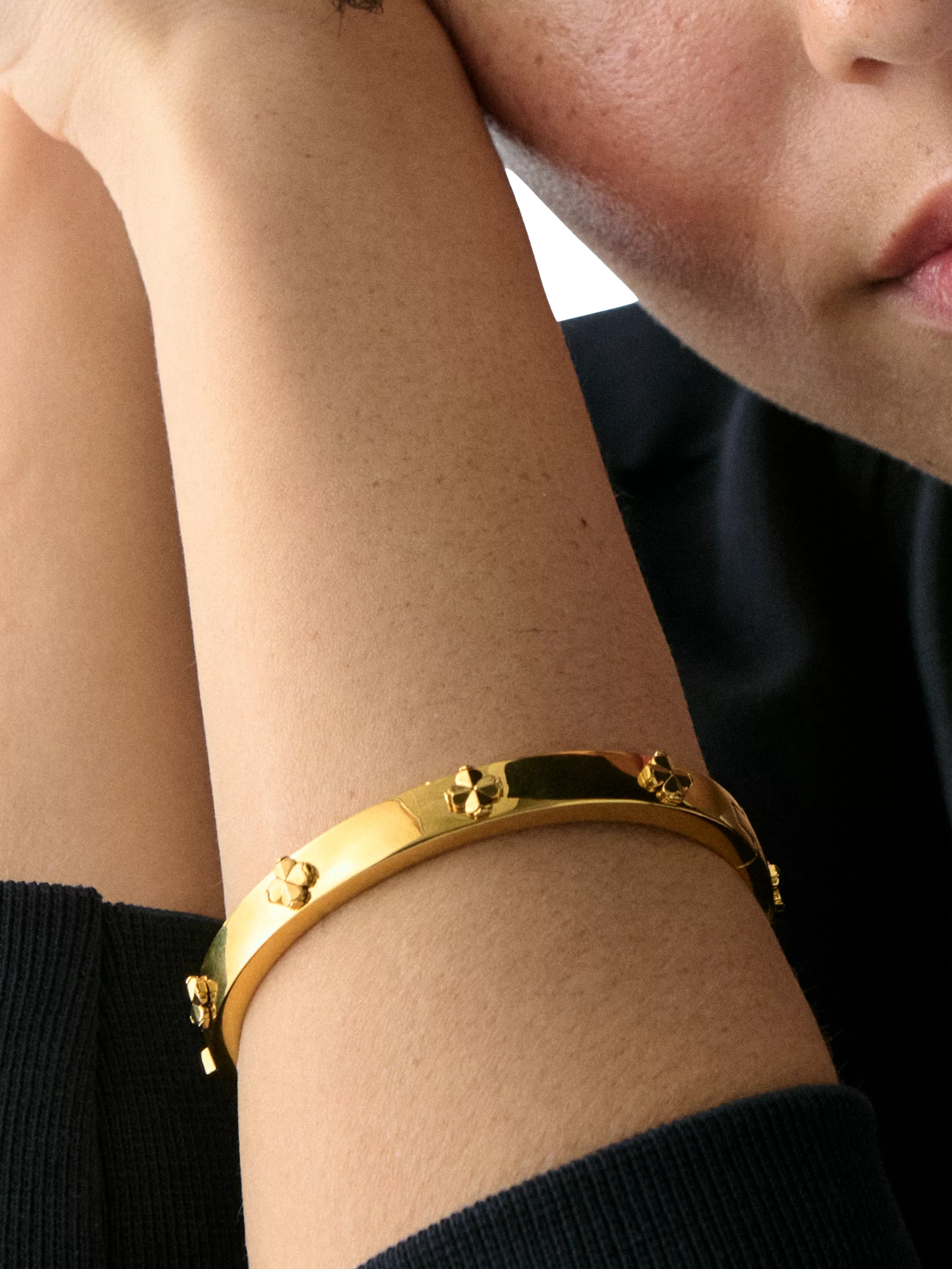 kate spade new york hinged flower bangle gold plated, imported from the UK