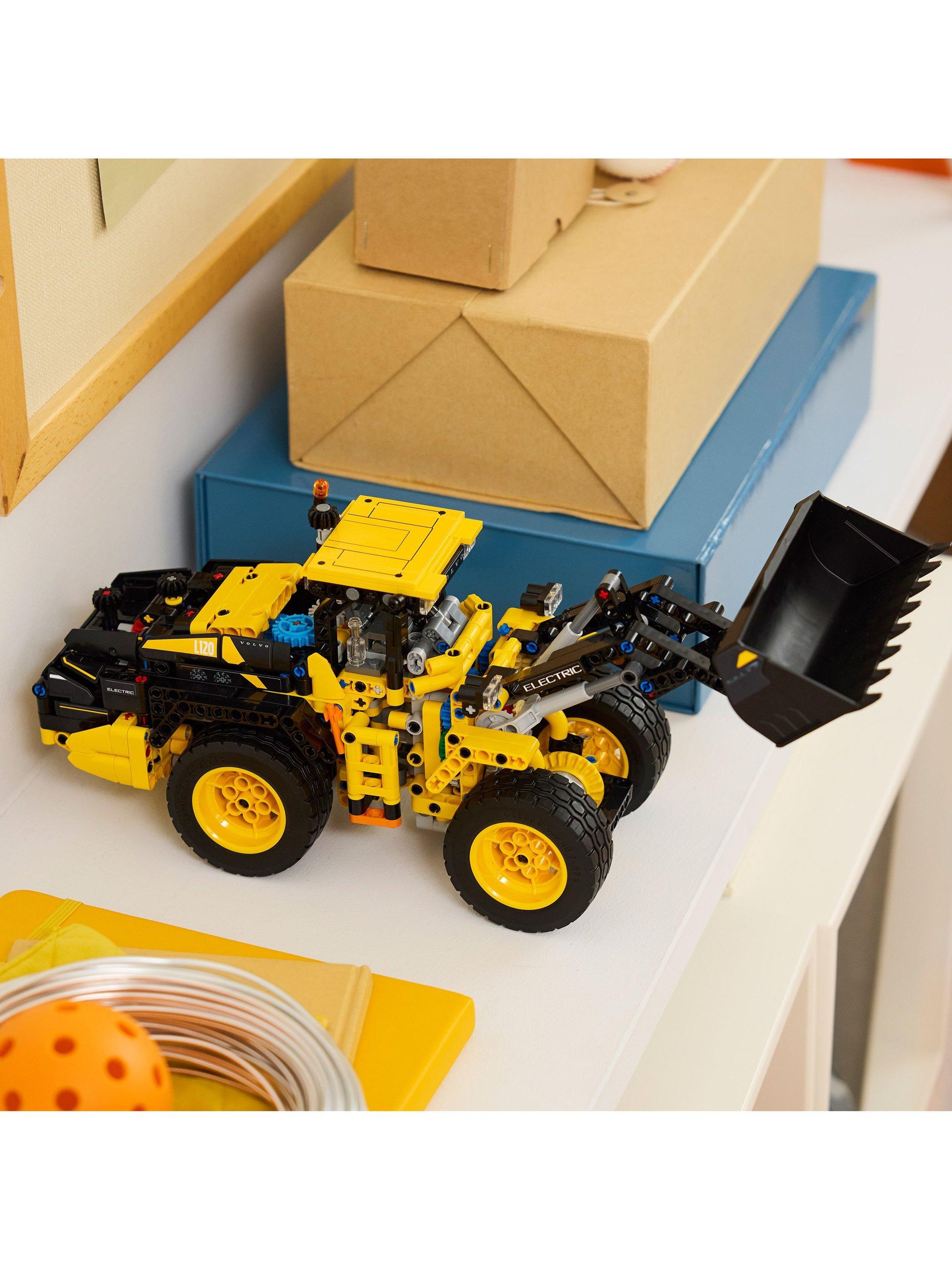 LEGO Technic L120 Electric Wheel Loader 973-piece construction toy, UK version