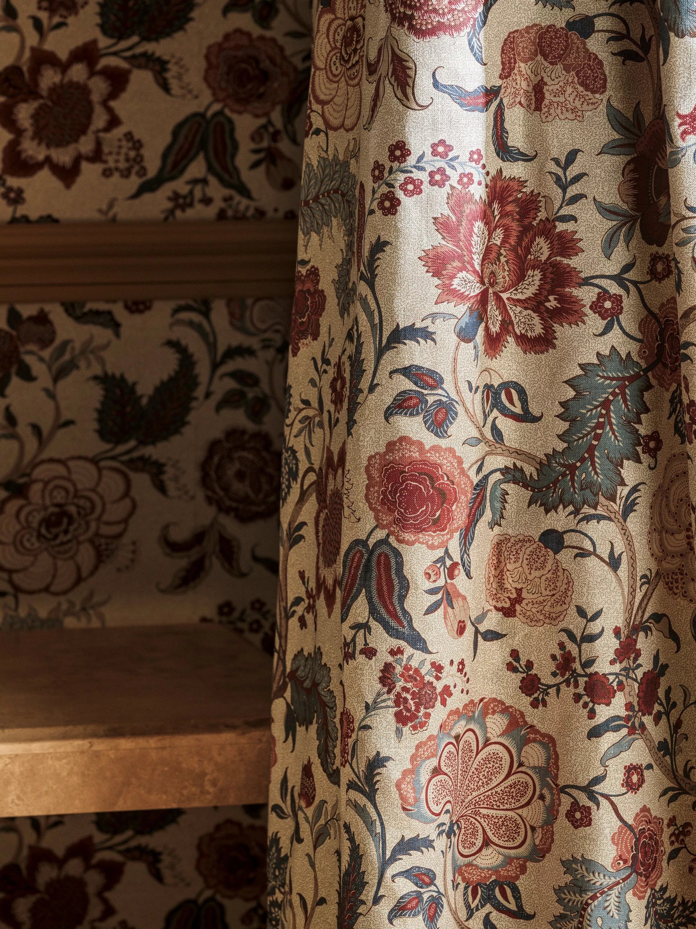 Sanderson Salisbury furnishing fabric floral design 100% hemp, imported from the UK
