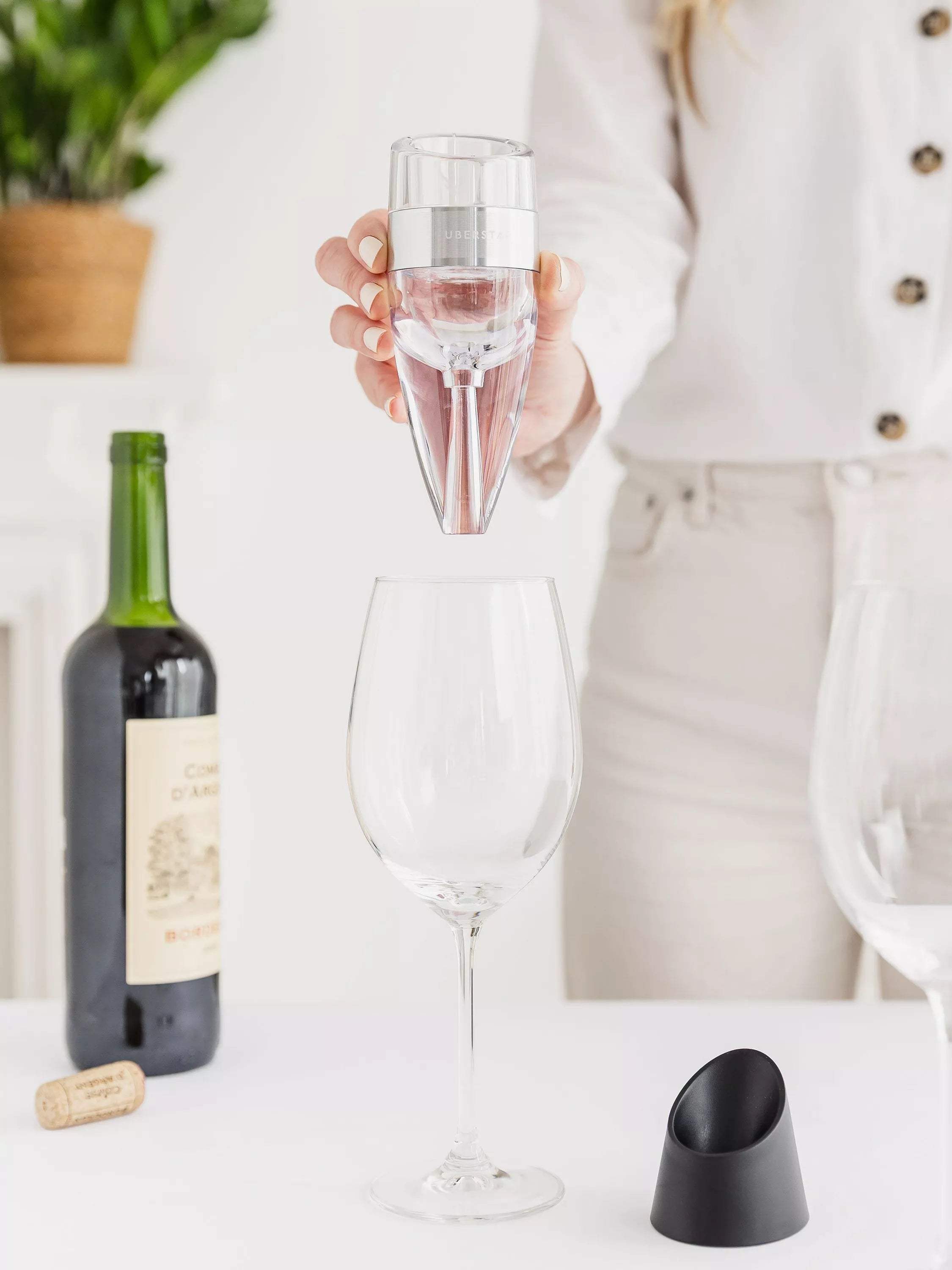 Uberstar wine aerator and stand 5.5x15x5.5cm (British brand)
