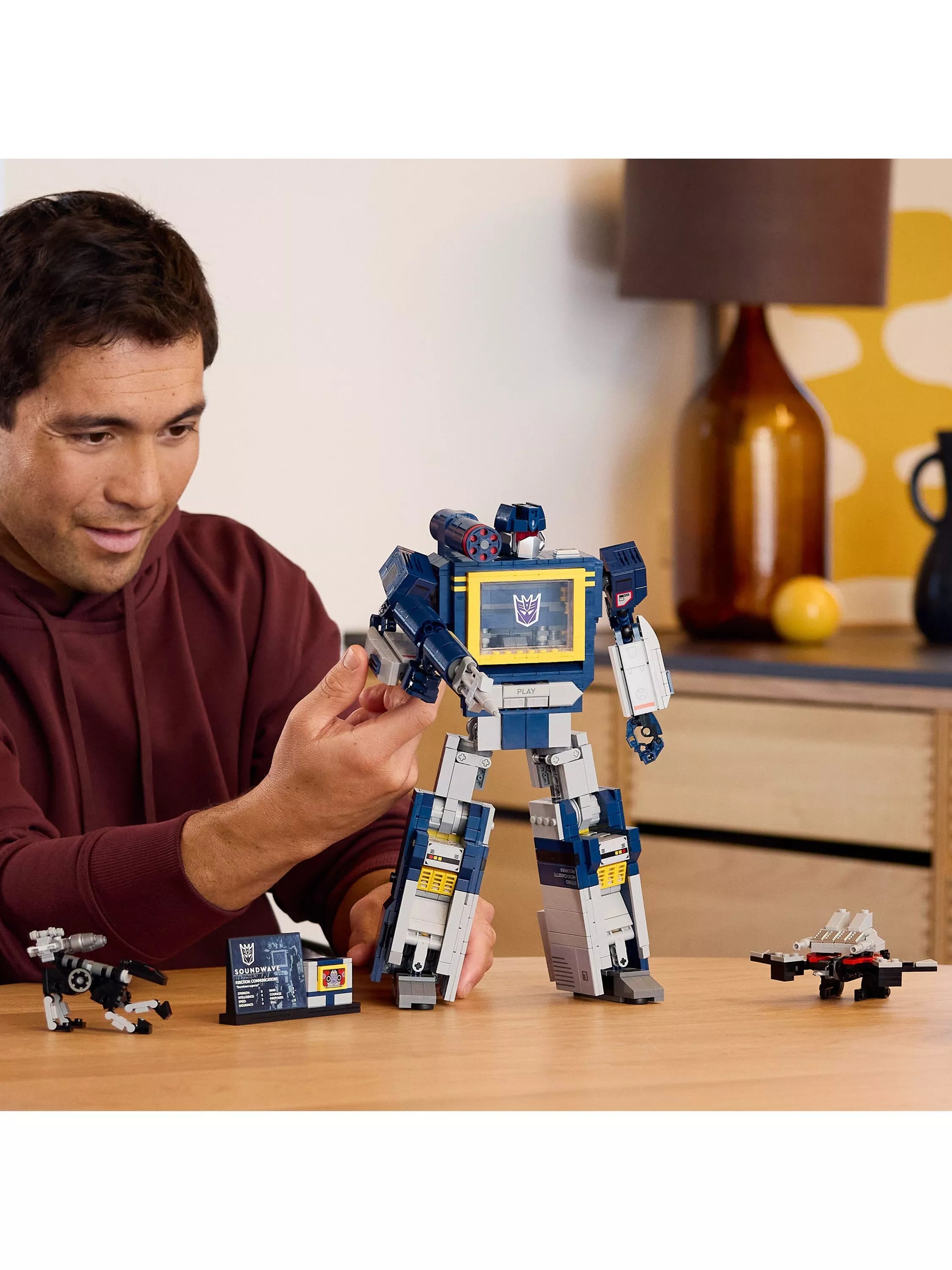 LEGO Icons Transformers Soundwave building set 1505 pieces, imported from the UK