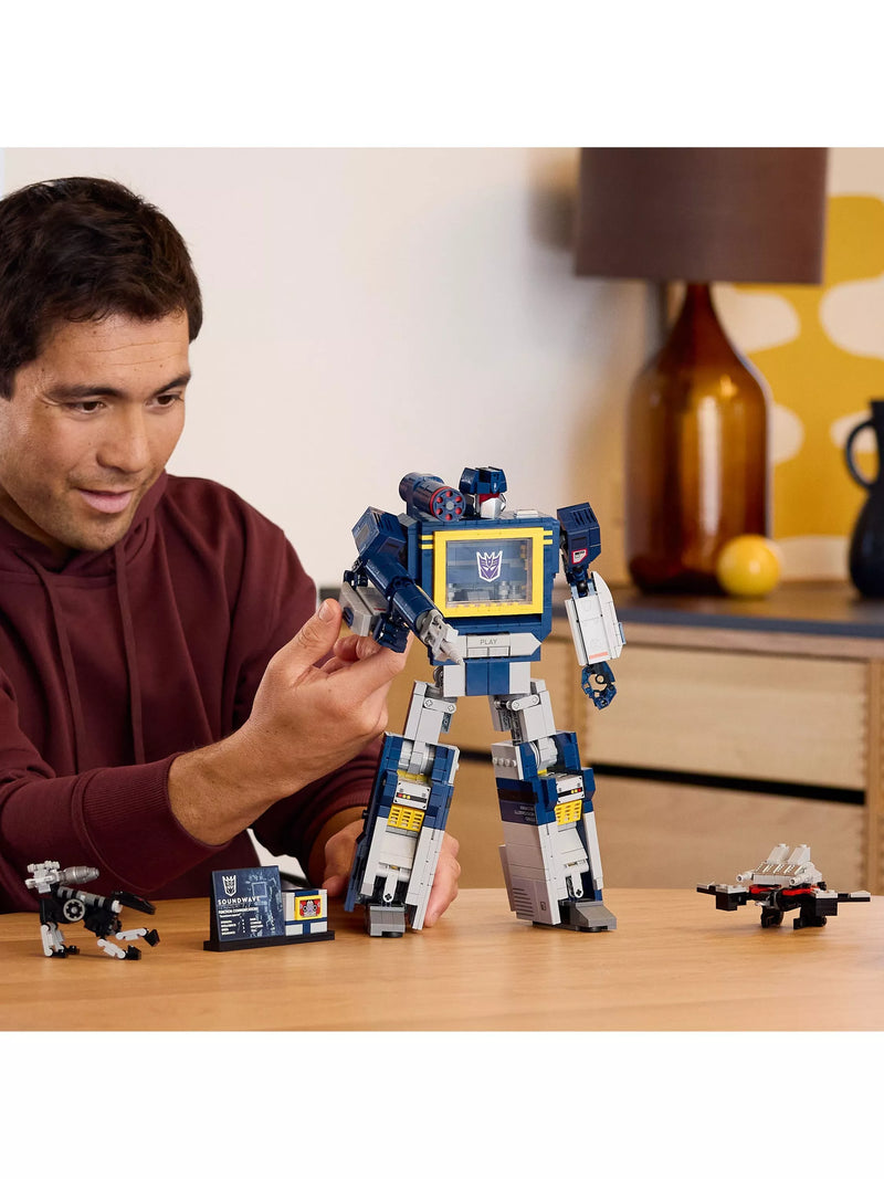 LEGO Icons Transformers Soundwave building set 1505 pieces, imported from the UK