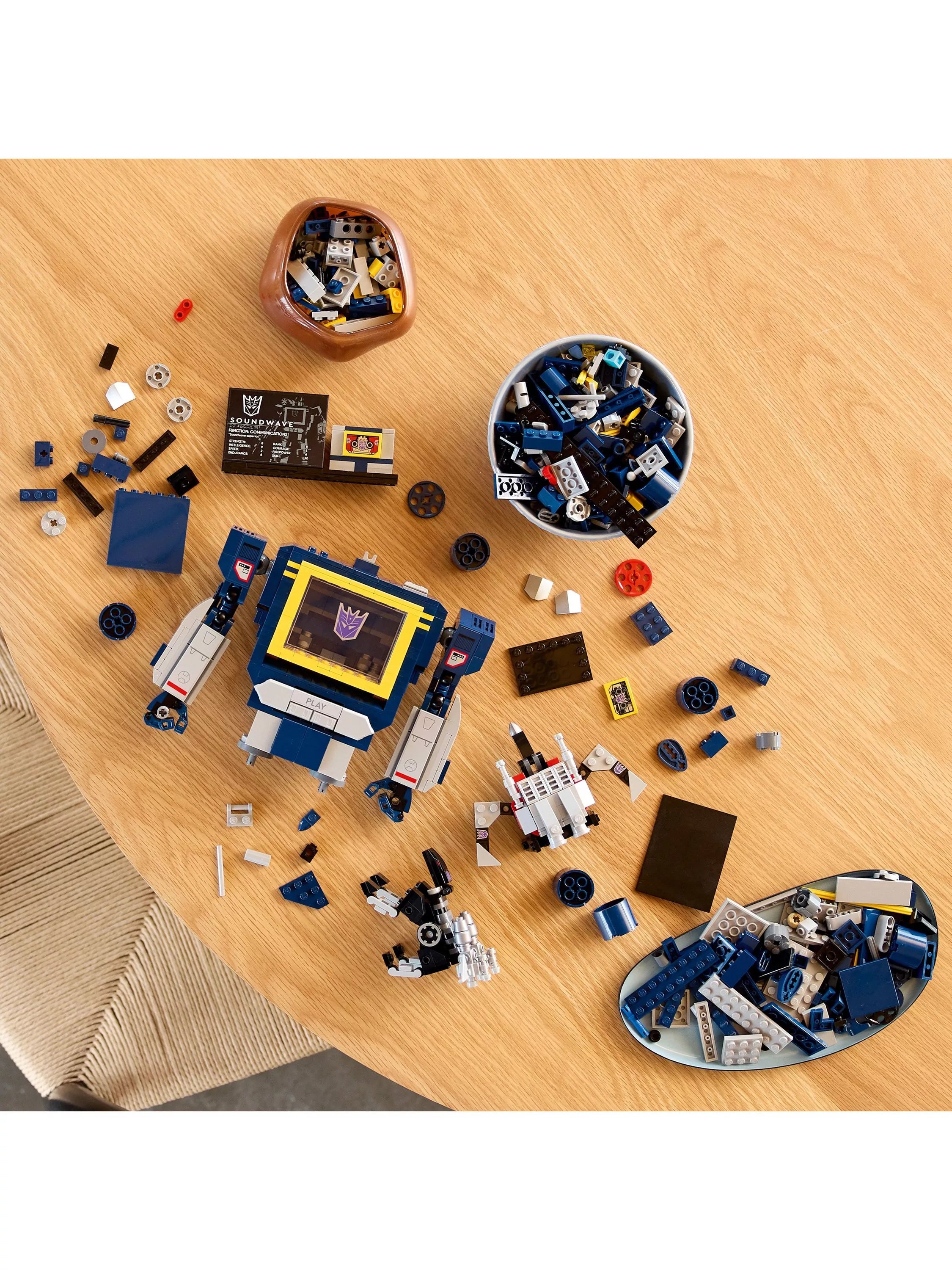LEGO Icons Transformers Soundwave building set 1505 pieces, imported from the UK